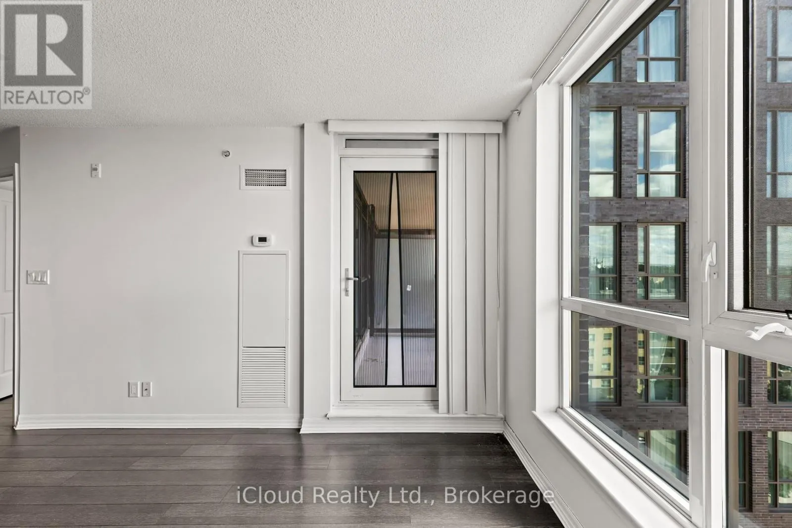 1002 - 80 ESTHER LORRIE DRIVE