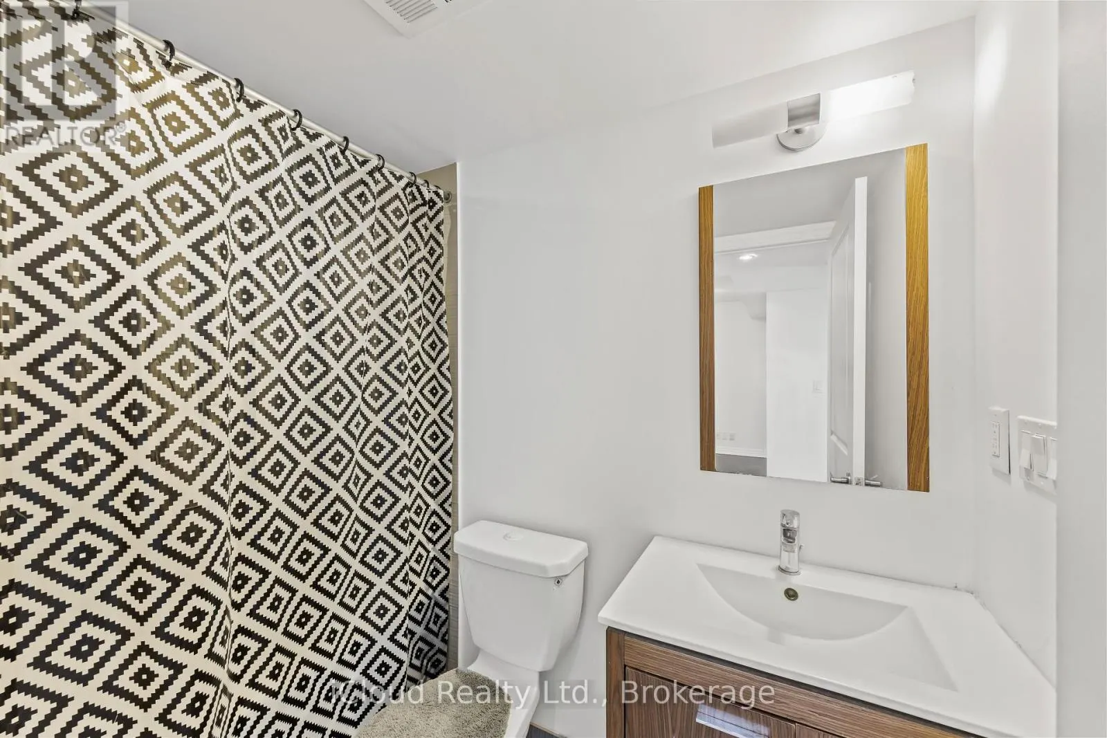 1002 - 80 ESTHER LORRIE DRIVE