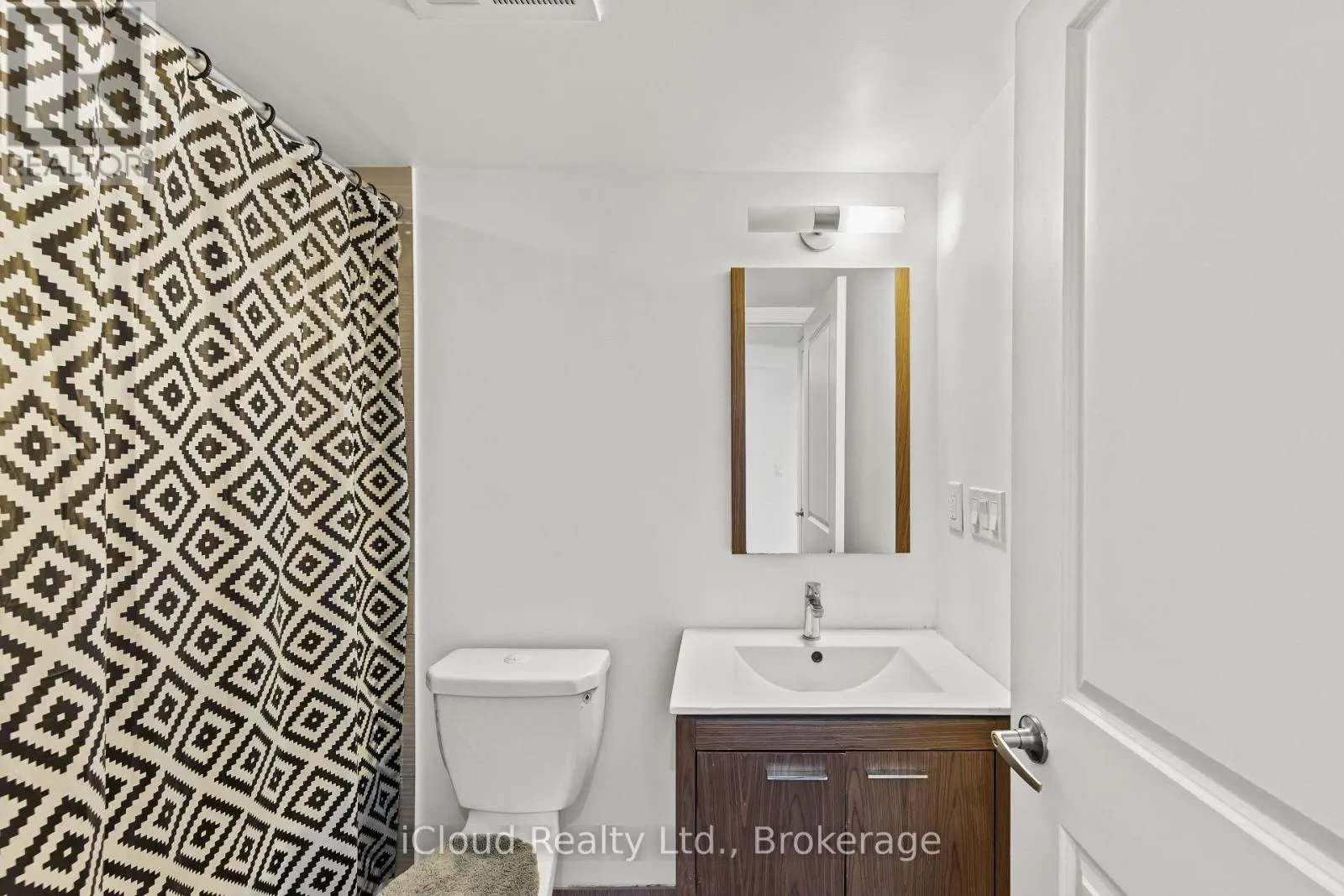 1002 - 80 ESTHER LORRIE DRIVE