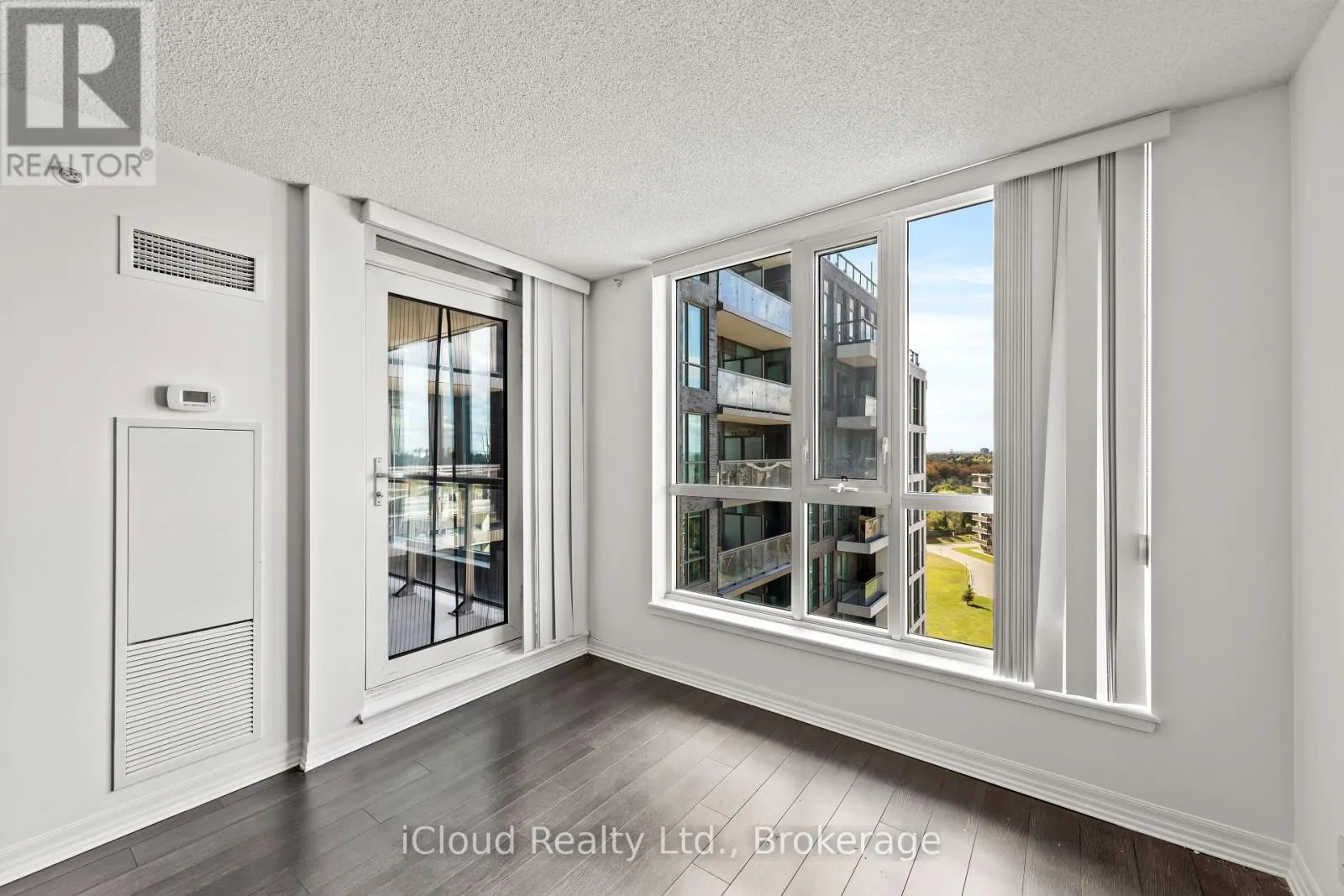 1002 - 80 ESTHER LORRIE DRIVE