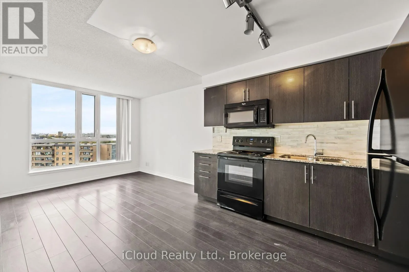 1002 - 80 ESTHER LORRIE DRIVE