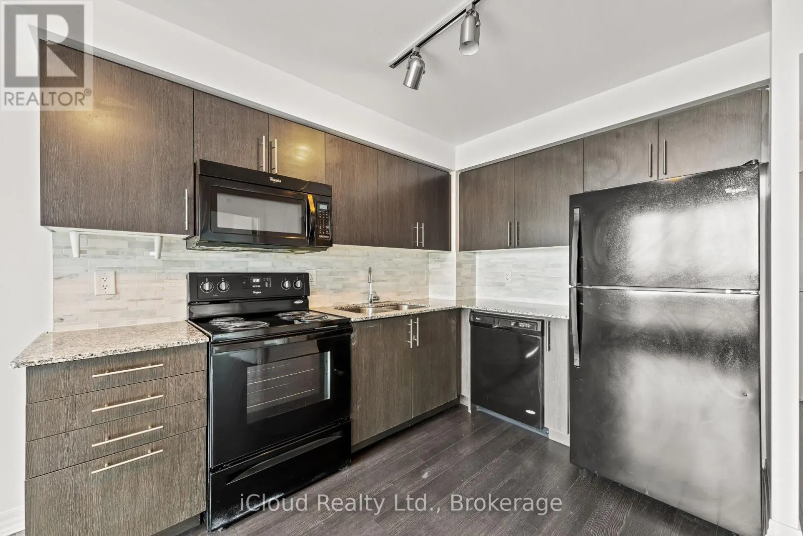 1002 - 80 ESTHER LORRIE DRIVE