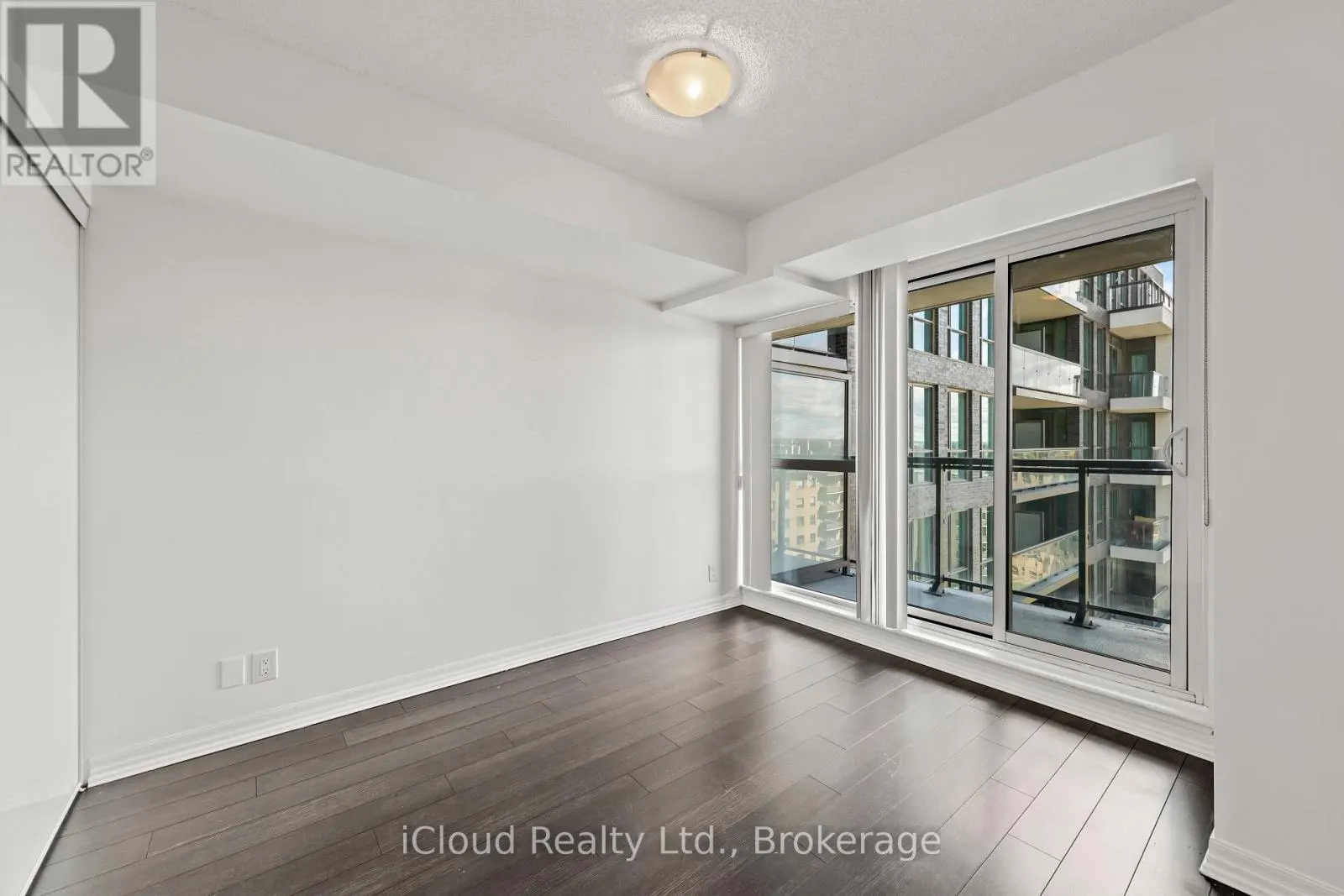 1002 - 80 ESTHER LORRIE DRIVE