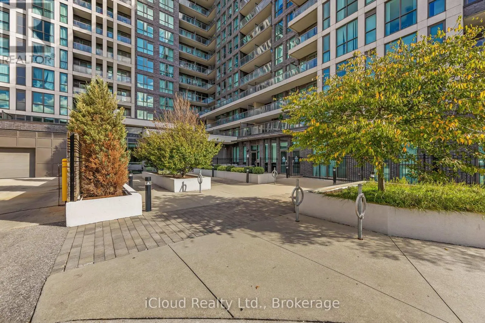 1002 - 80 ESTHER LORRIE DRIVE