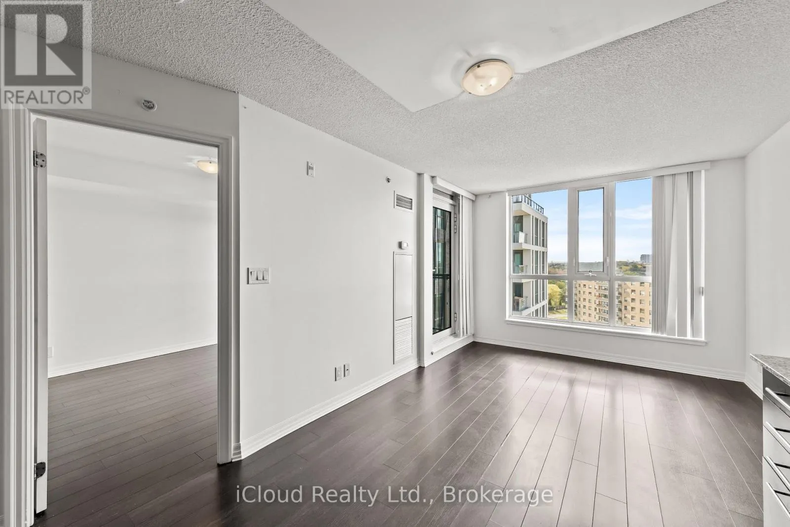 1002 - 80 ESTHER LORRIE DRIVE