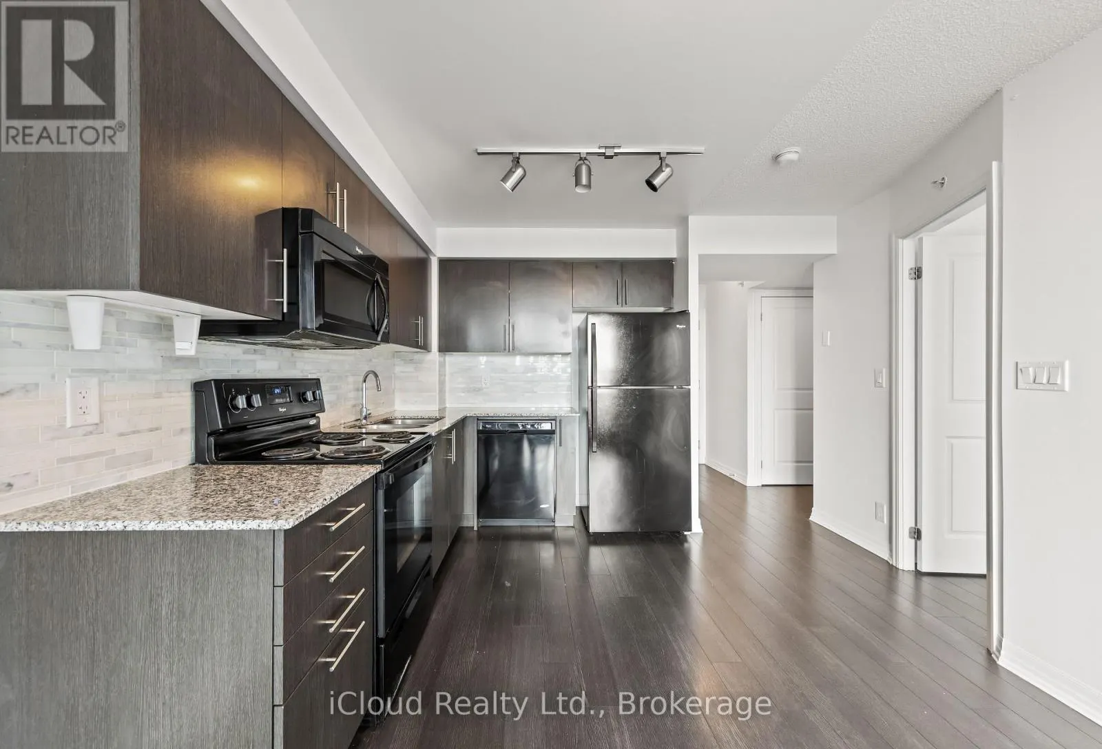 1002 - 80 ESTHER LORRIE DRIVE