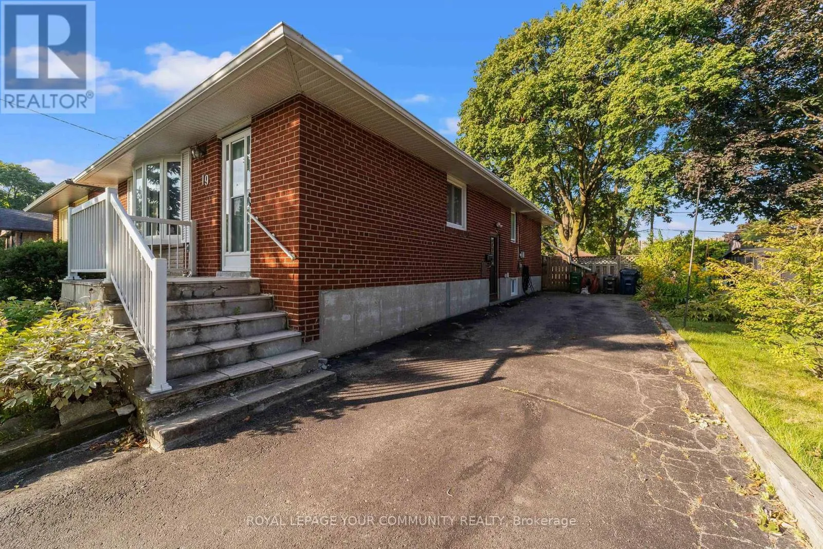19 ARCHERHILL DRIVE