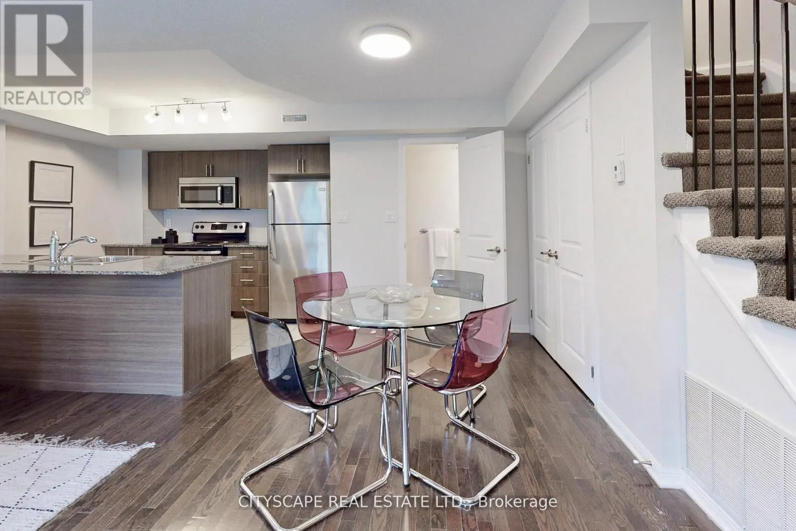 135 - 10 FOUNDRY AVENUE