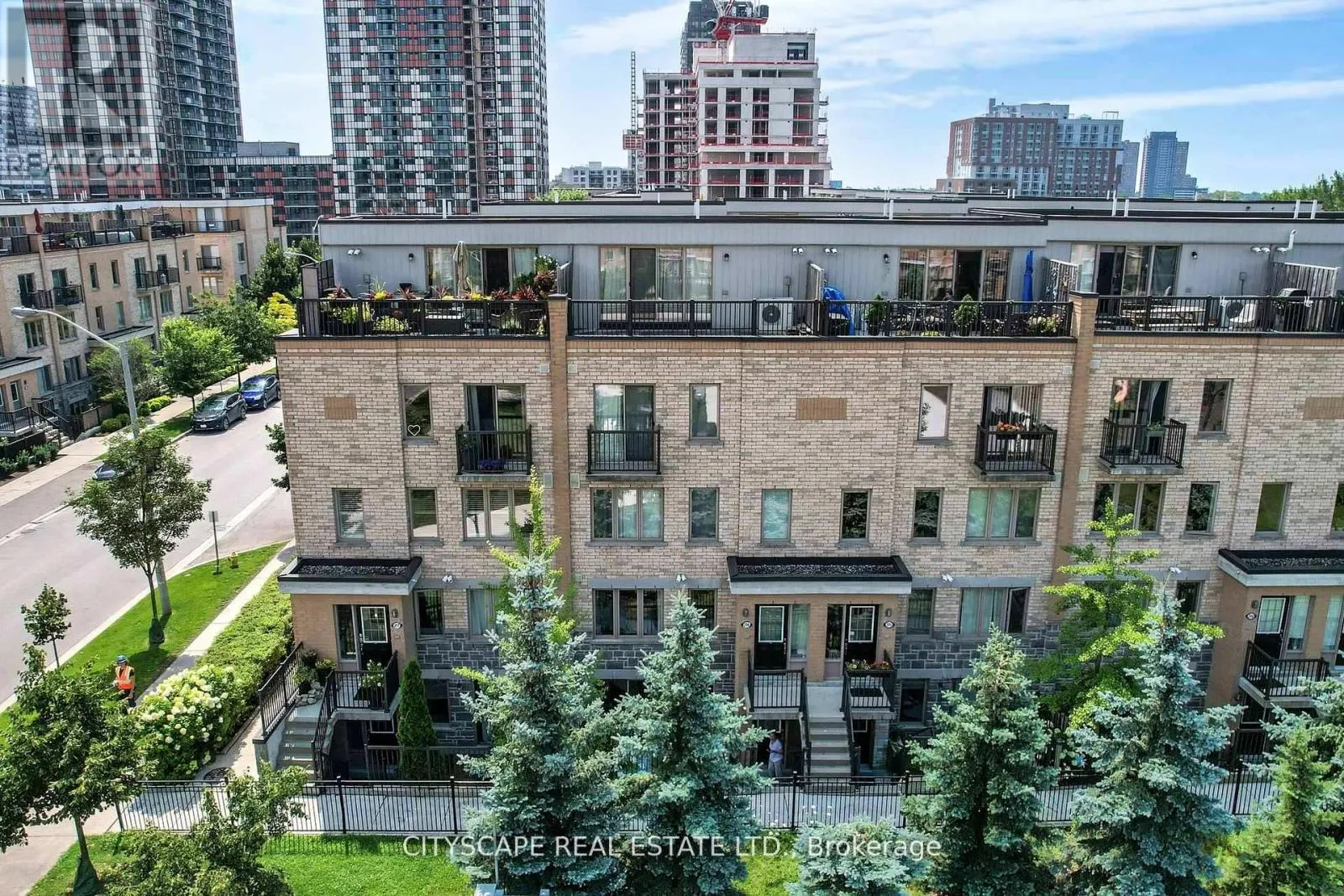 135 - 10 FOUNDRY AVENUE