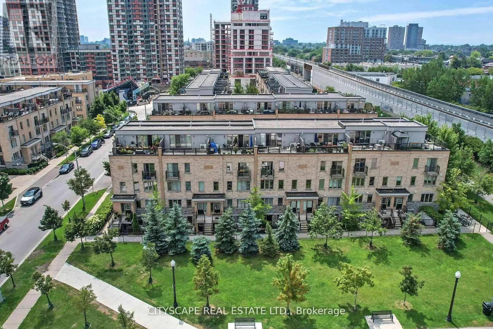 135 - 10 FOUNDRY AVENUE