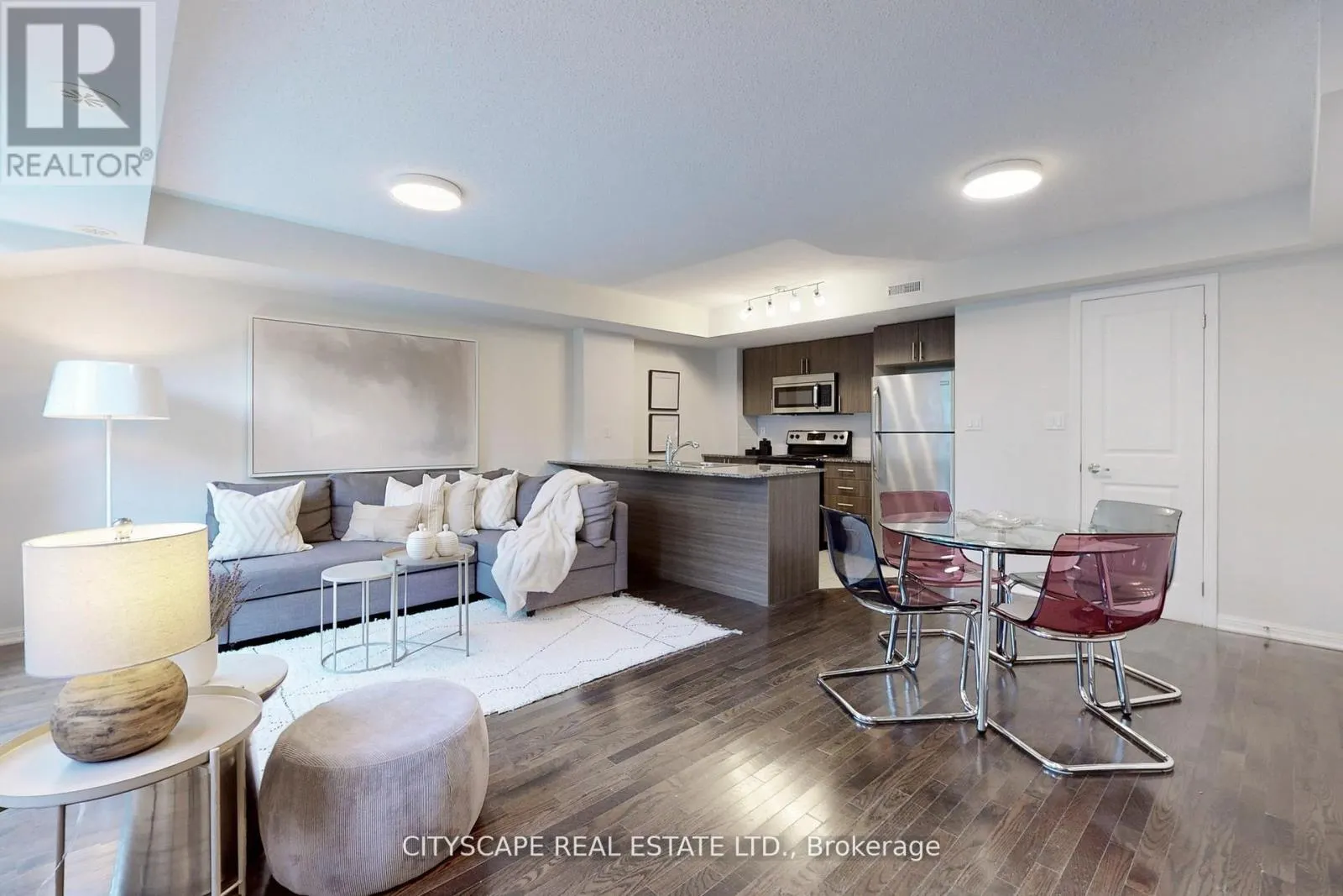 135 - 10 FOUNDRY AVENUE