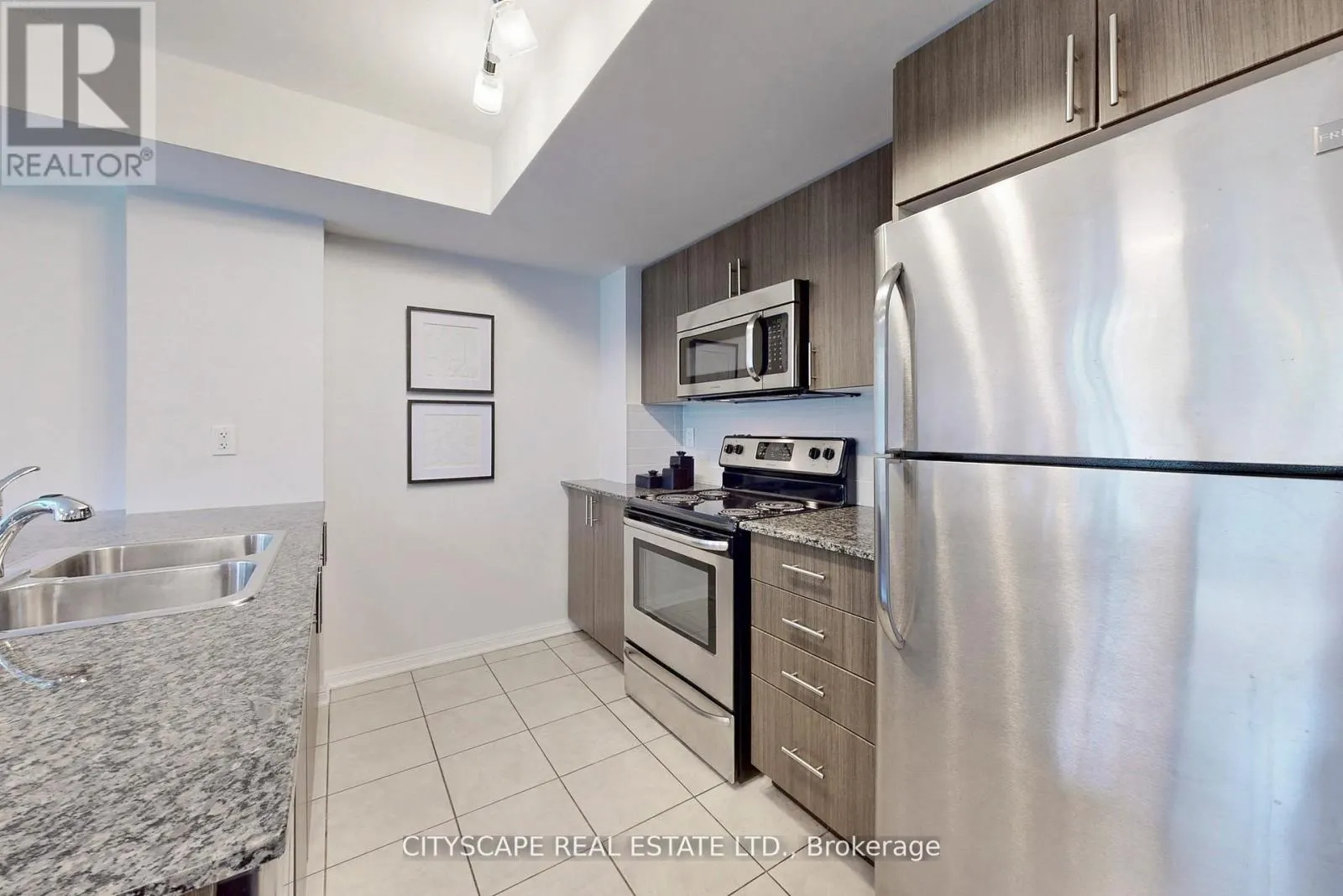 135 - 10 FOUNDRY AVENUE