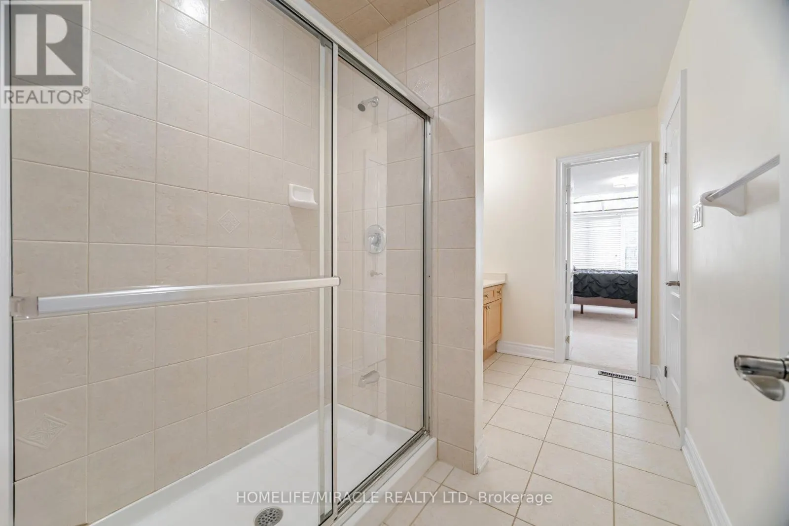 2373 RIDEAU DRIVE E