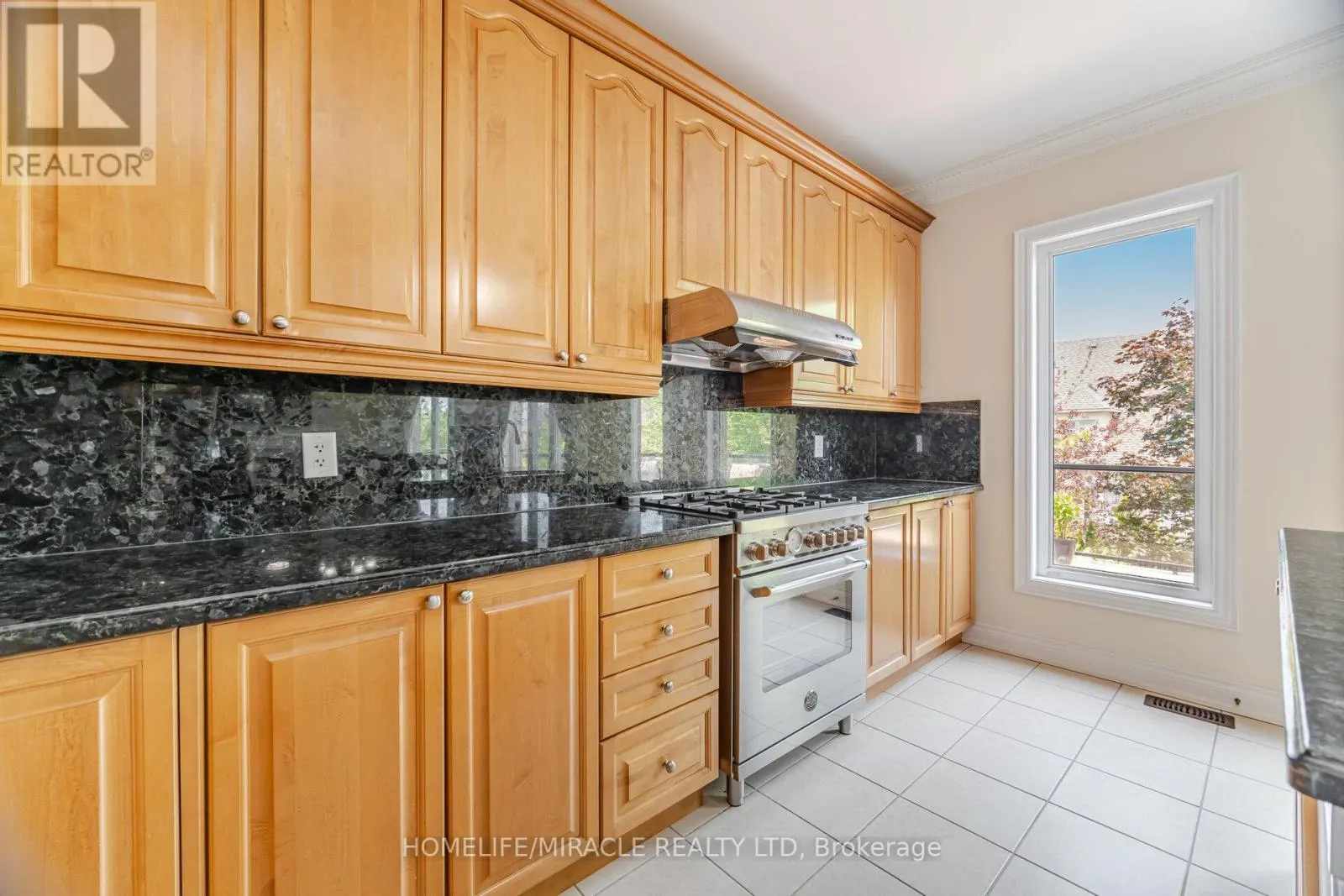 2373 RIDEAU DRIVE E