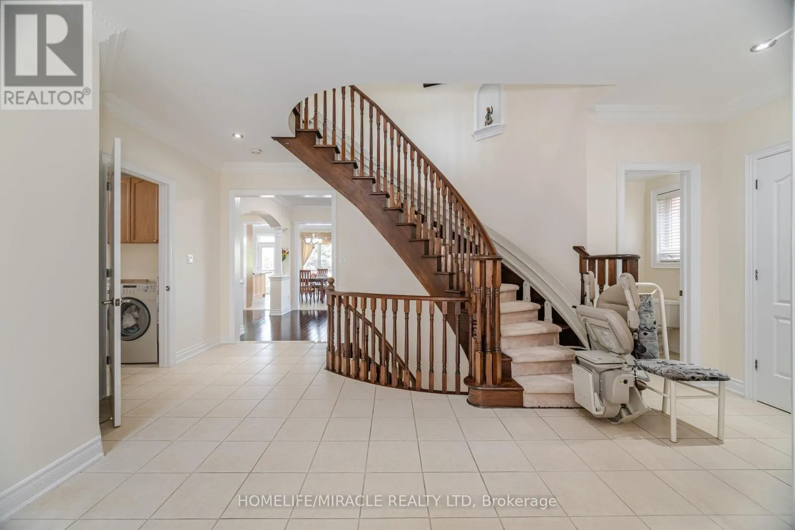 2373 RIDEAU DRIVE E