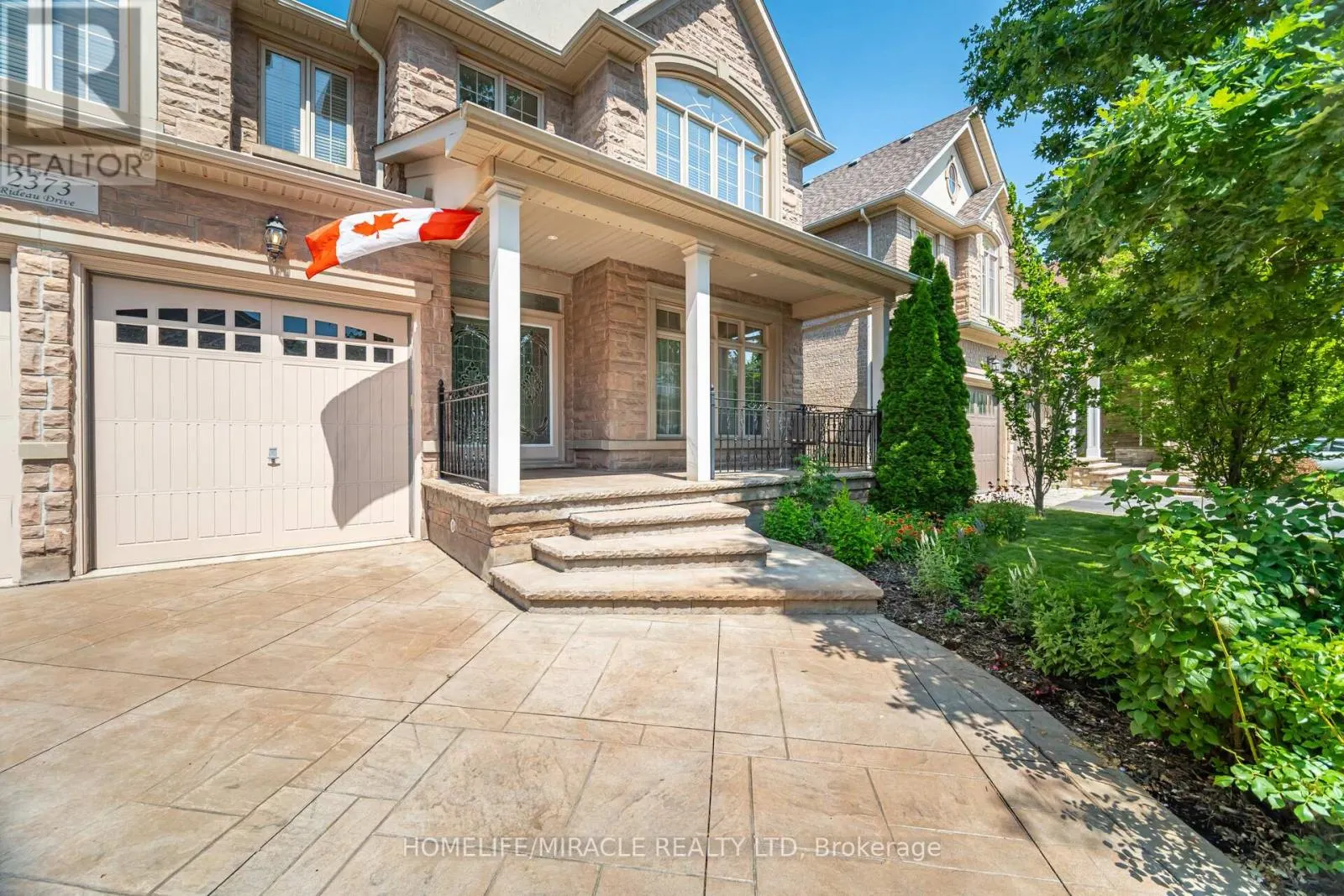 2373 RIDEAU DRIVE E
