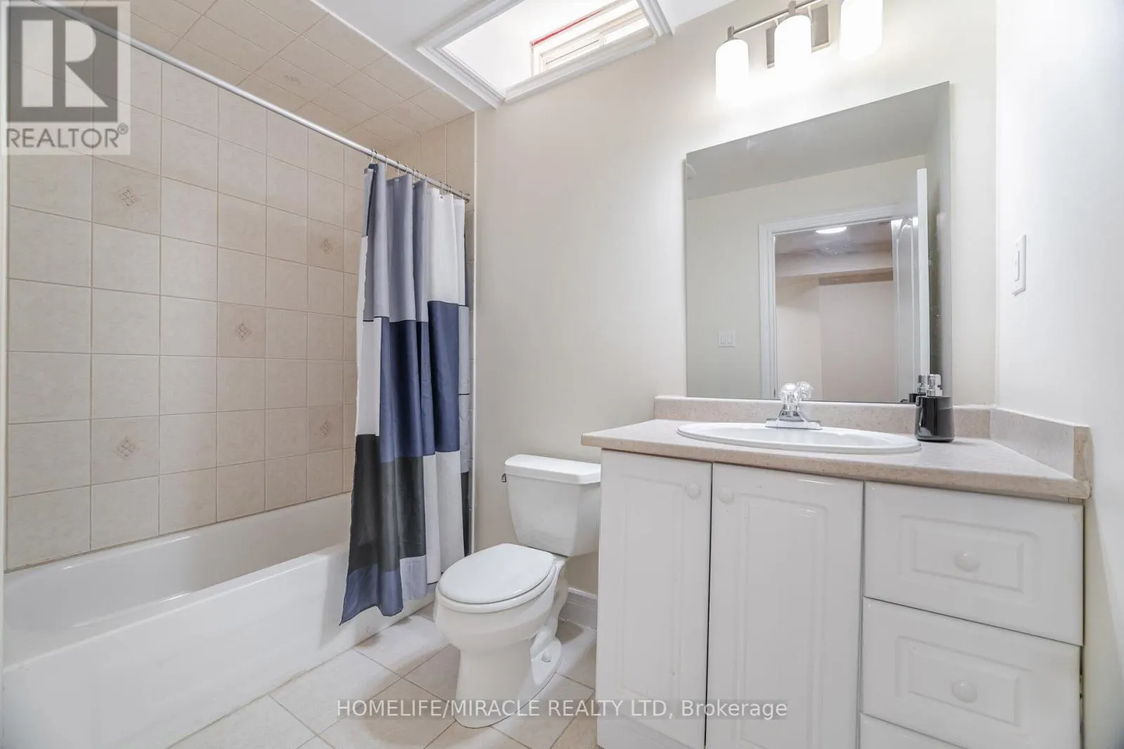 2373 RIDEAU DRIVE E