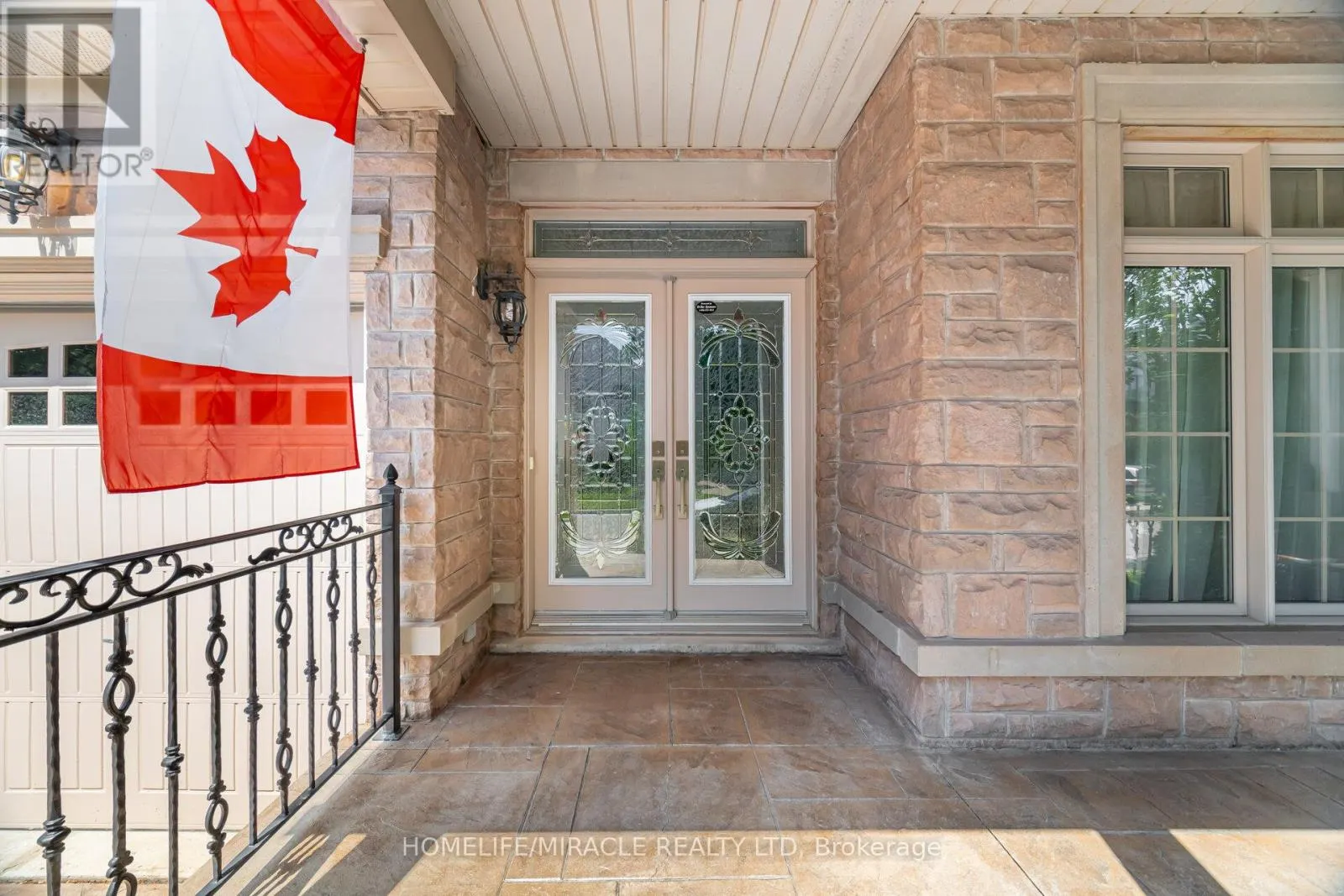 2373 RIDEAU DRIVE E