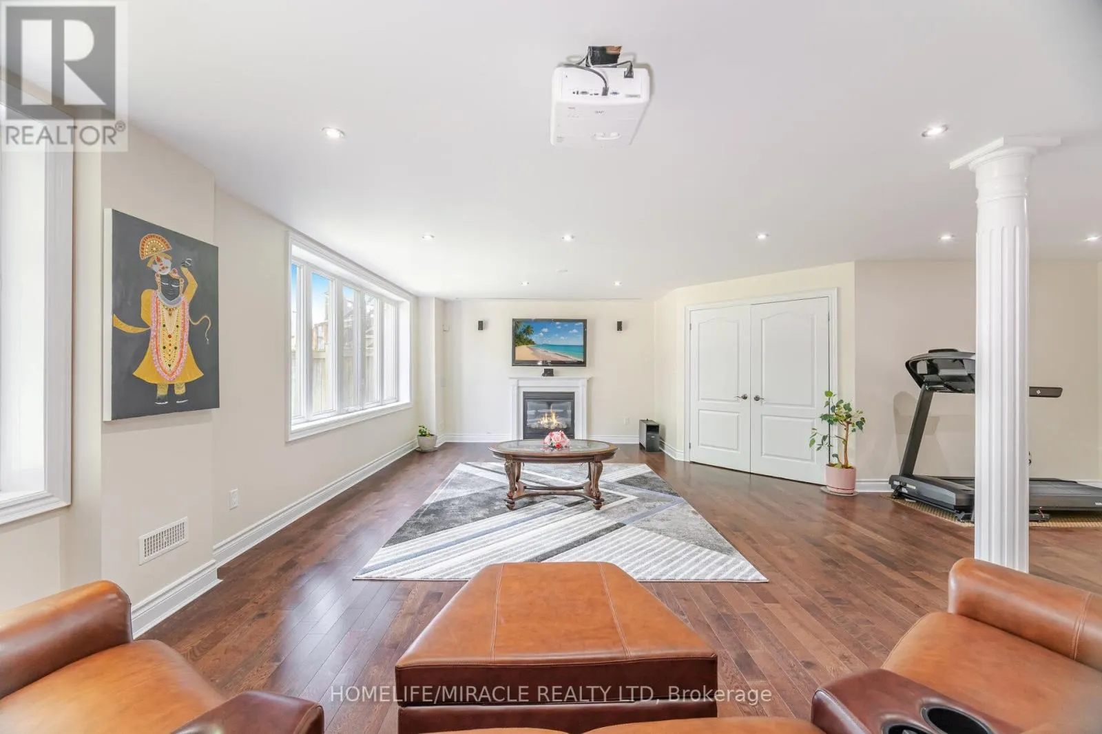 2373 RIDEAU DRIVE E