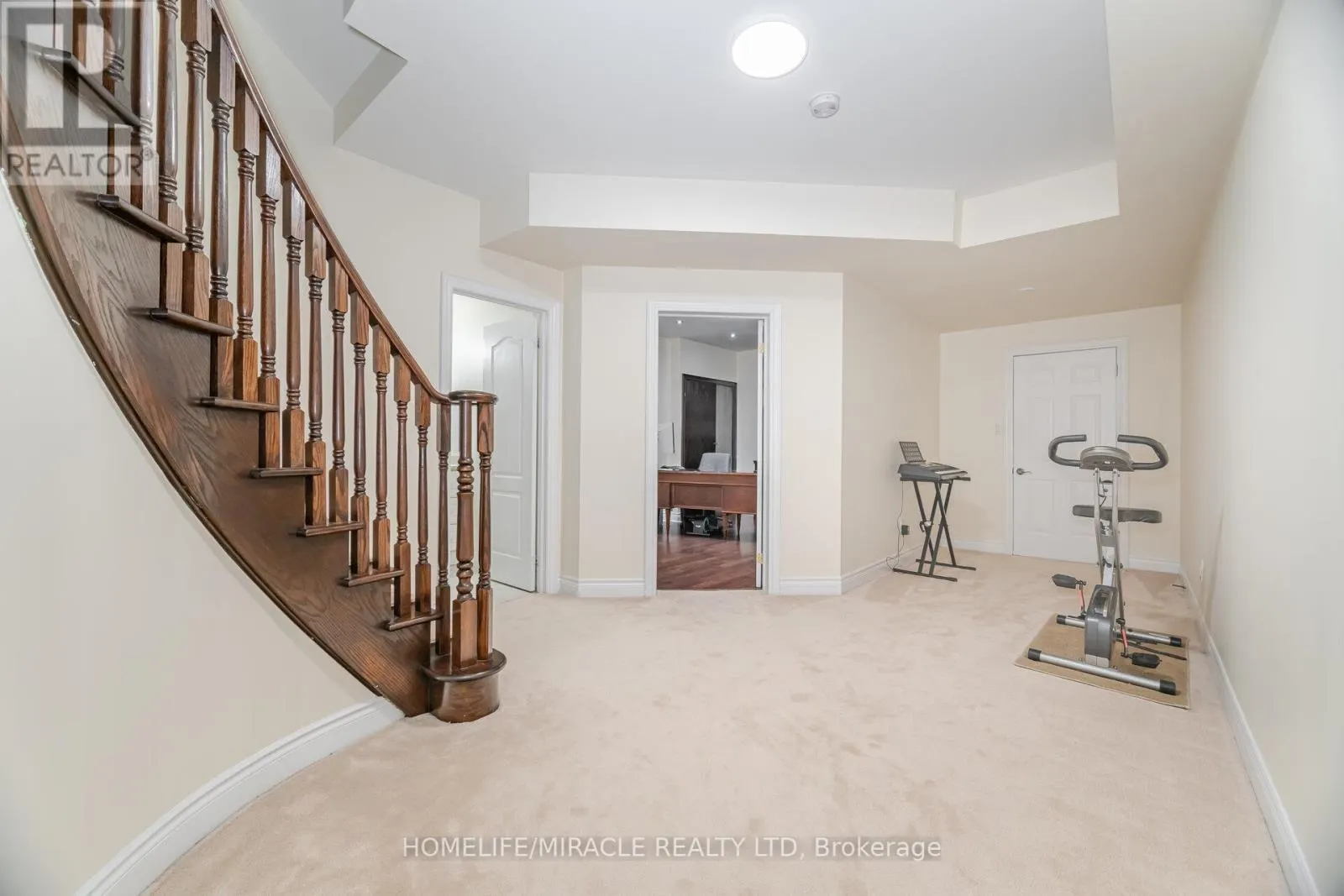2373 RIDEAU DRIVE E