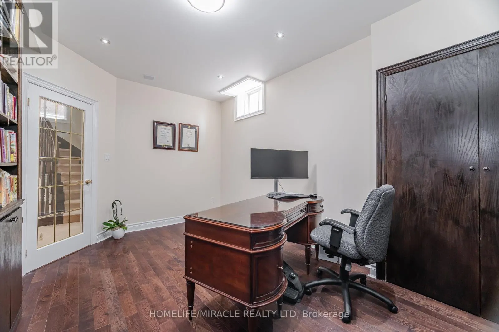 2373 RIDEAU DRIVE E