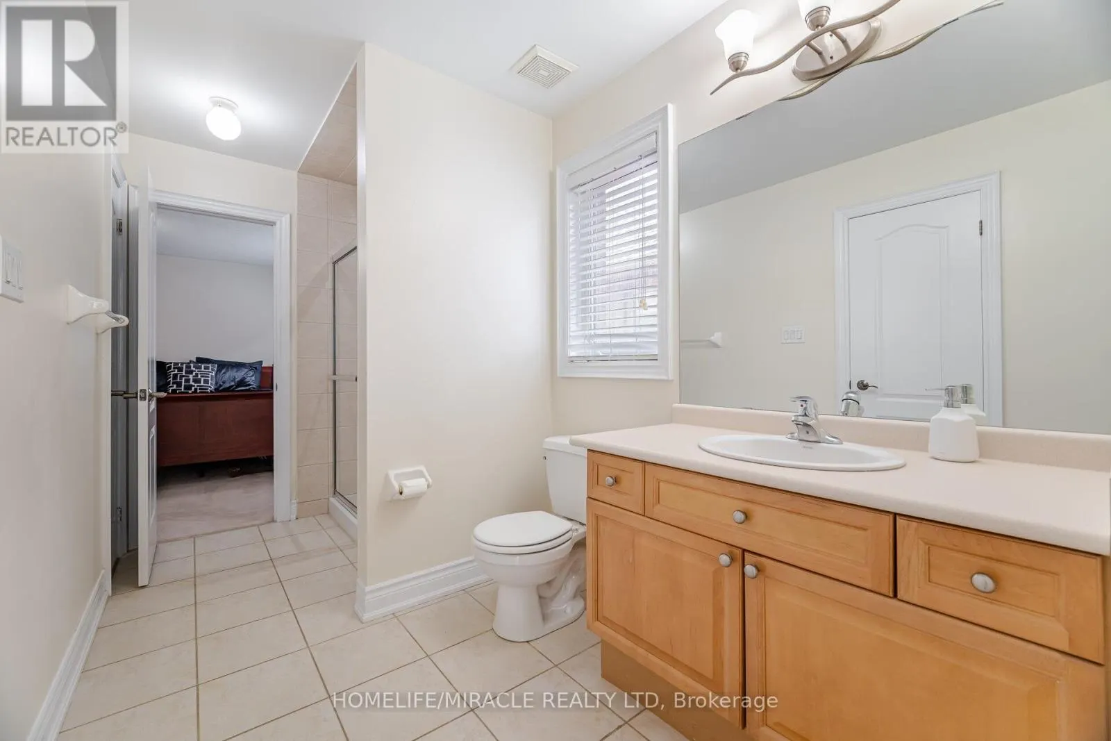 2373 RIDEAU DRIVE E