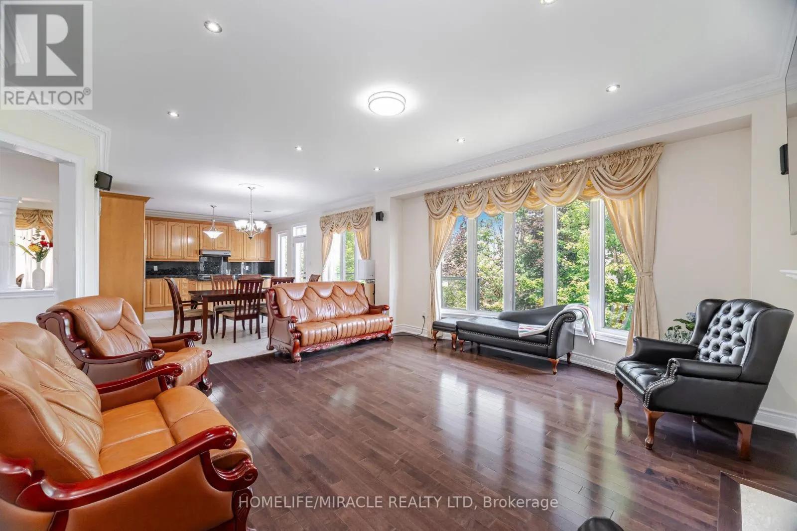 2373 RIDEAU DRIVE E