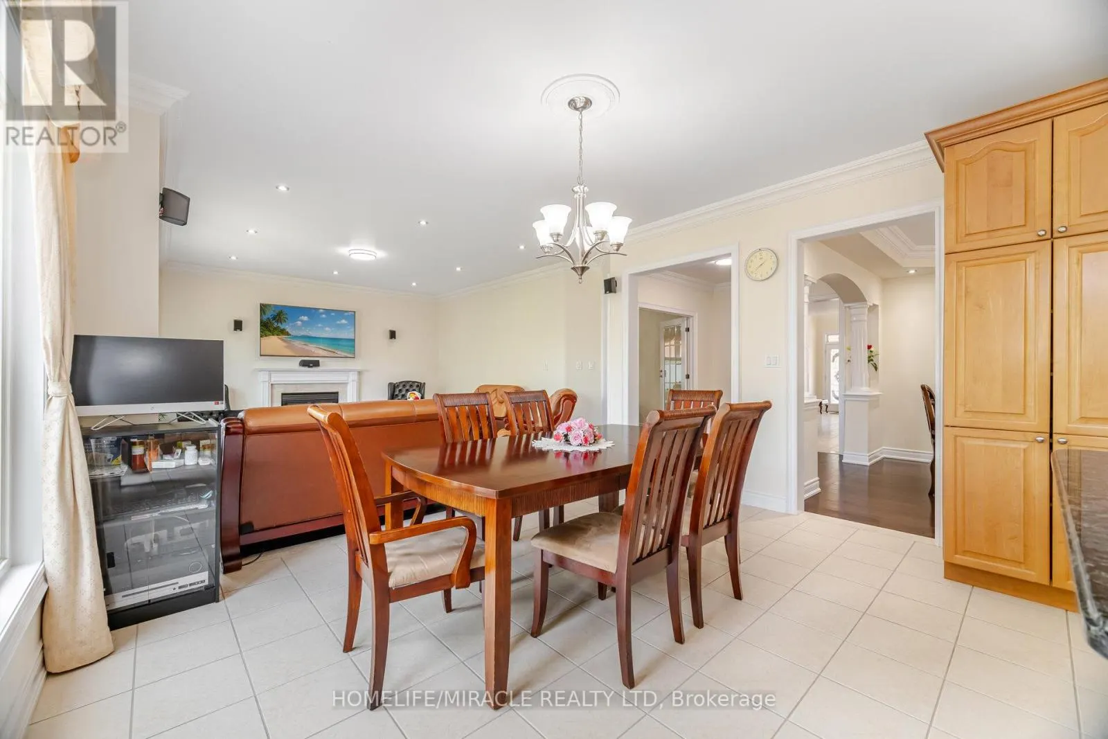 2373 RIDEAU DRIVE E