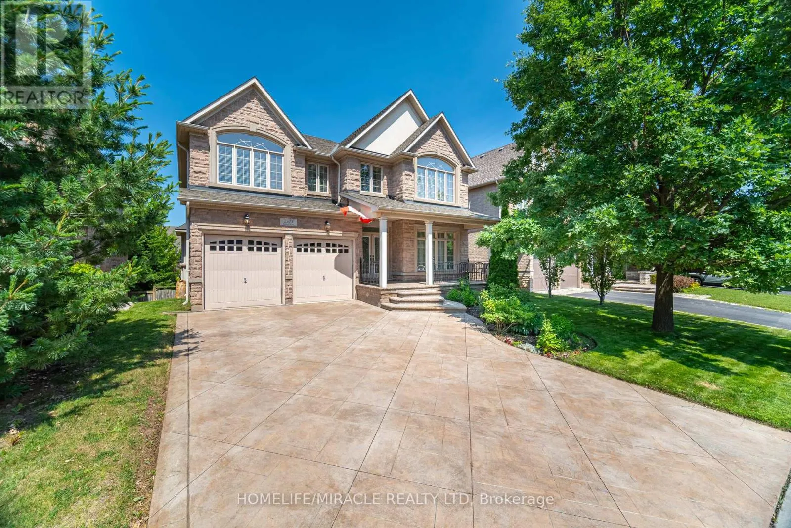 2373 RIDEAU DRIVE E