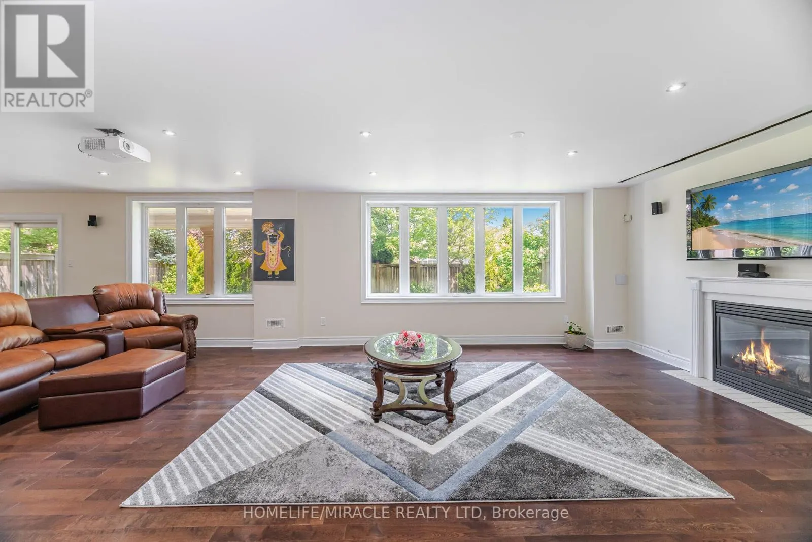 2373 RIDEAU DRIVE E