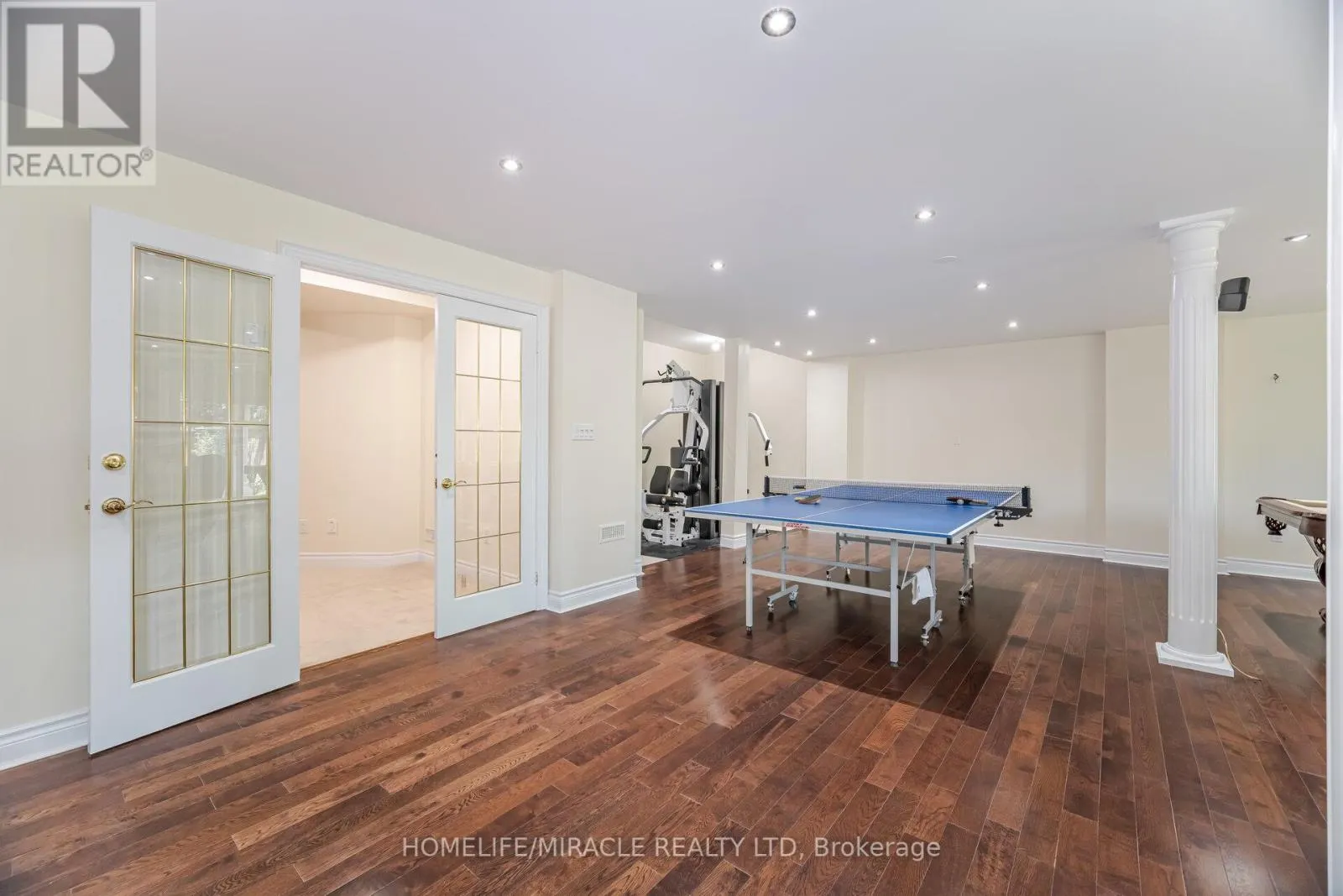 2373 RIDEAU DRIVE E
