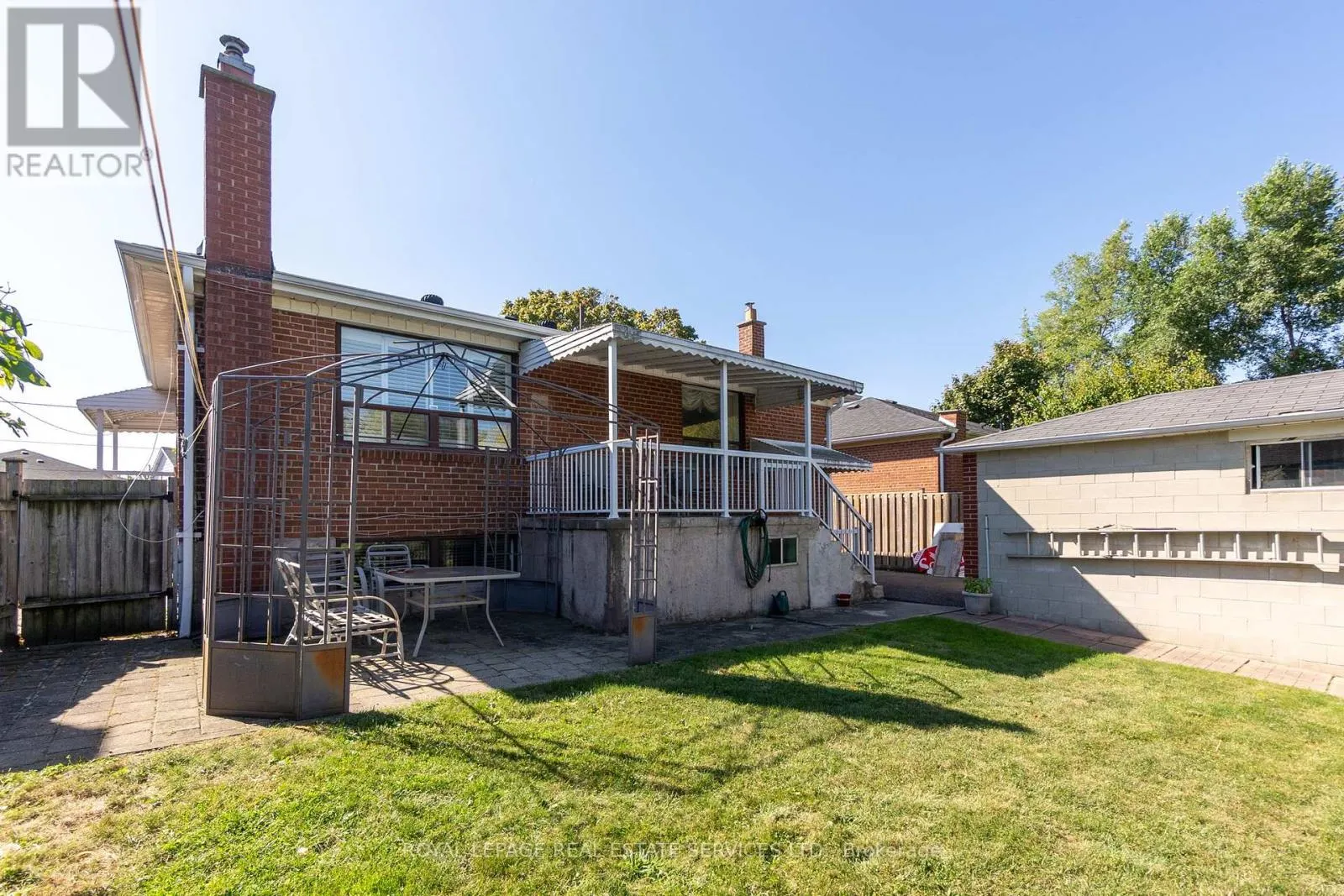 18 LANGHOLM DRIVE
