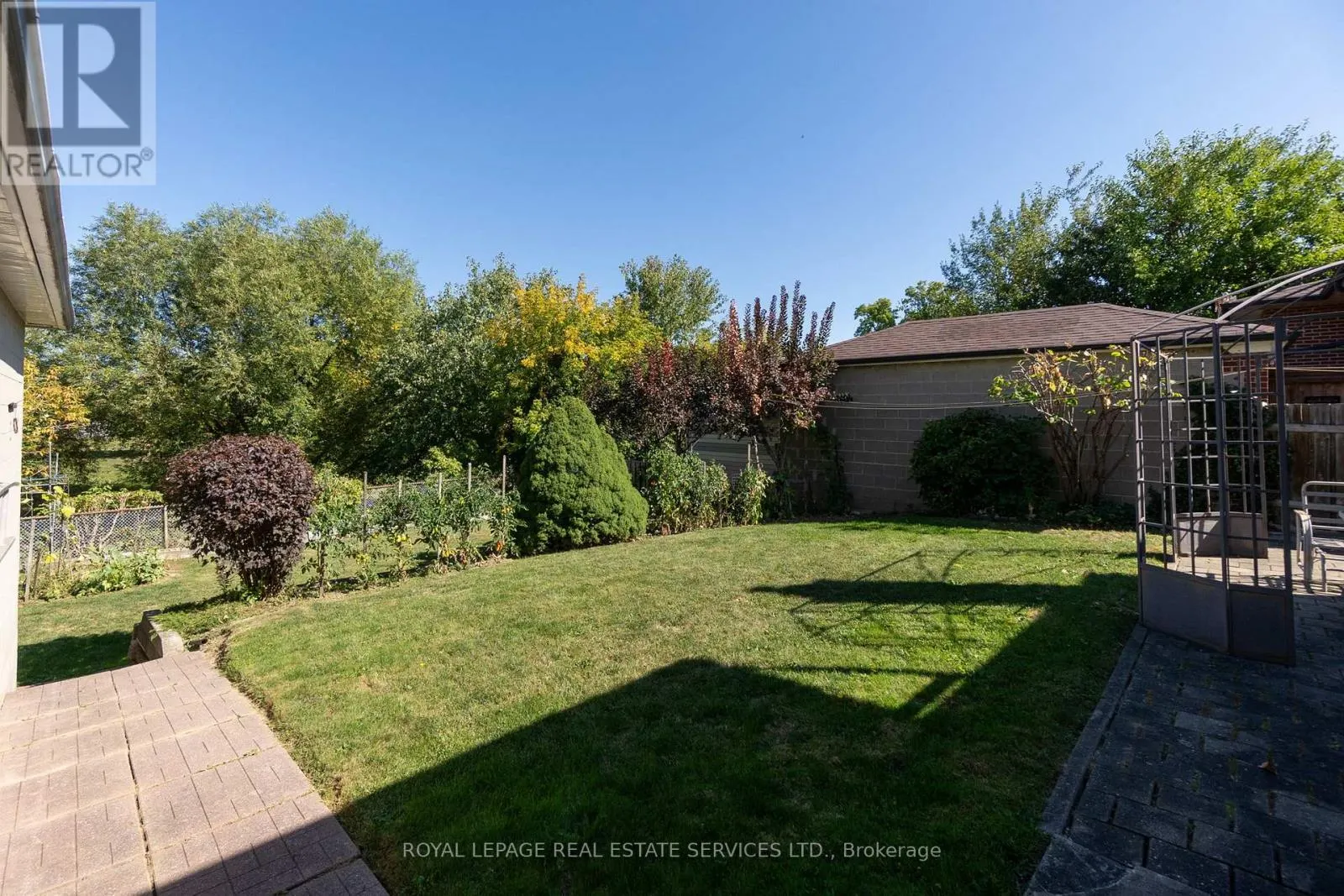 18 LANGHOLM DRIVE