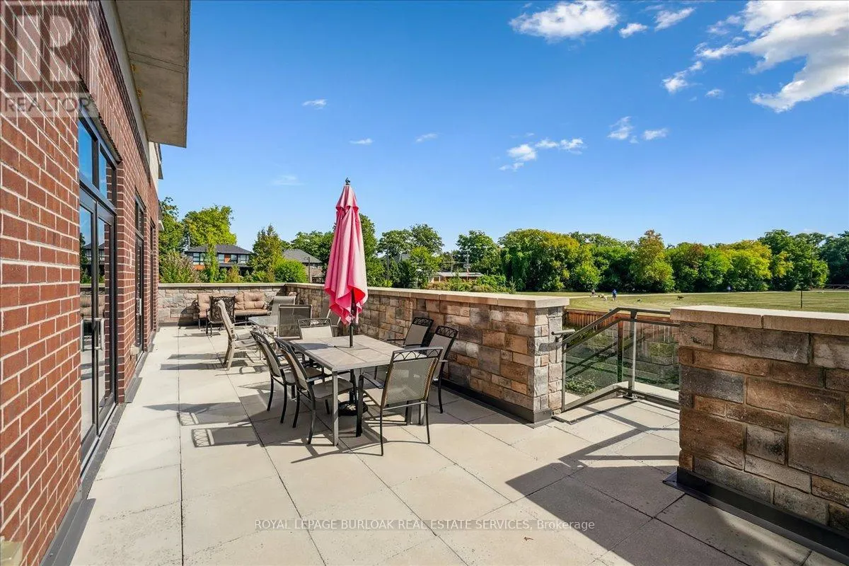 222 - 3290 NEW STREET W