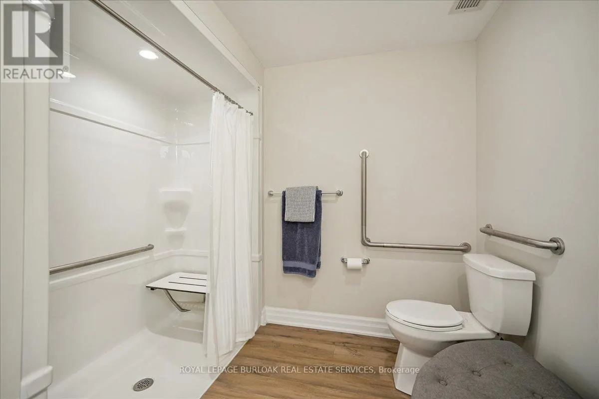 222 - 3290 NEW STREET W