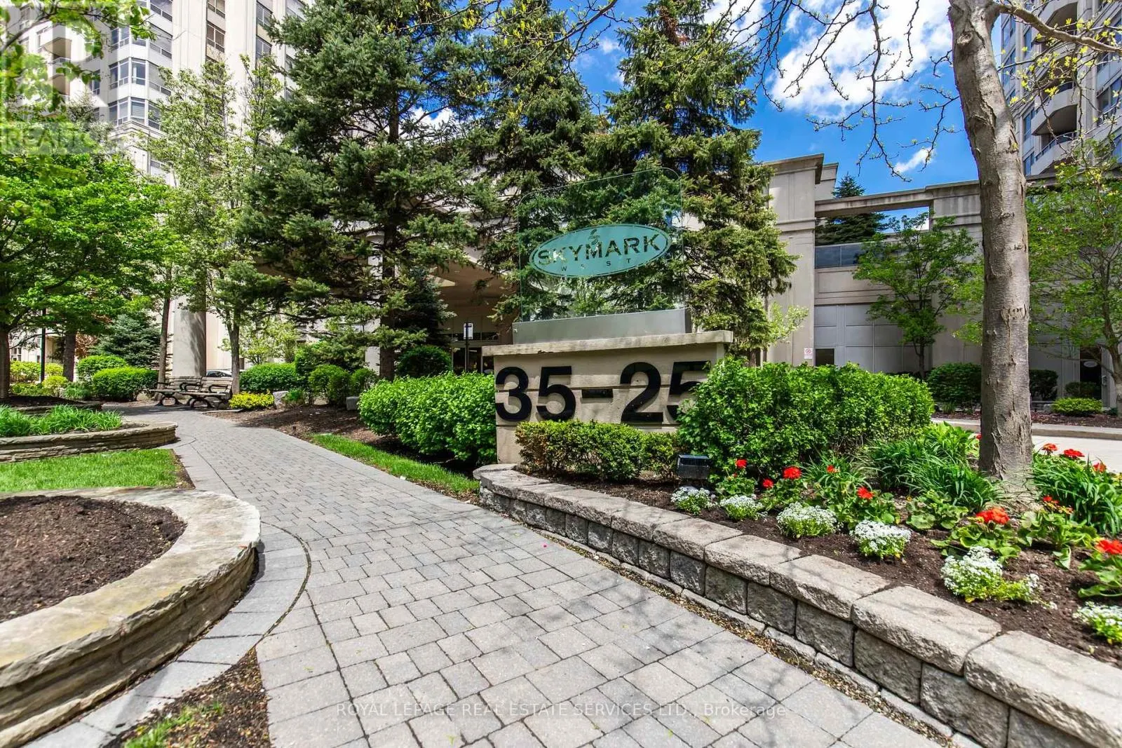418 - 25 KINGSBRIDGE GARDEN CIRCLE