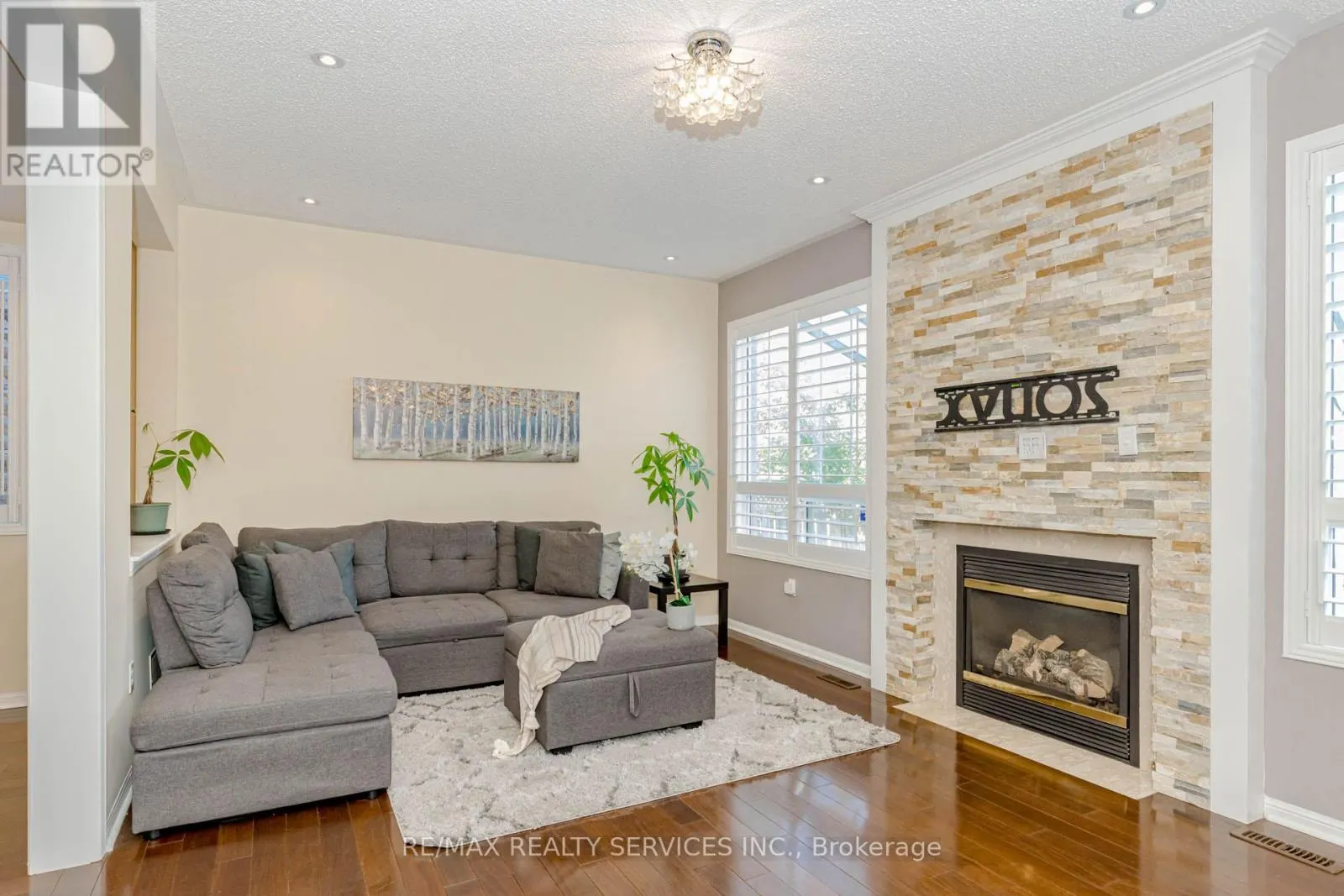 3906 ROSANNA DRIVE