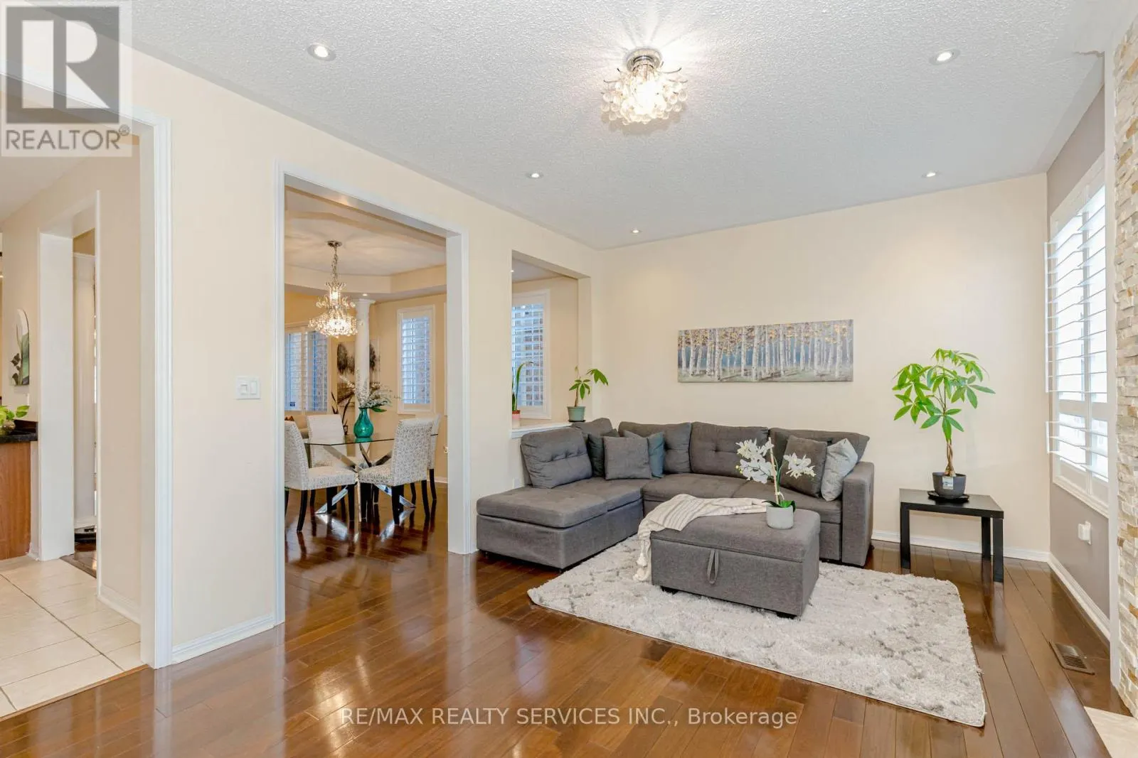3906 ROSANNA DRIVE