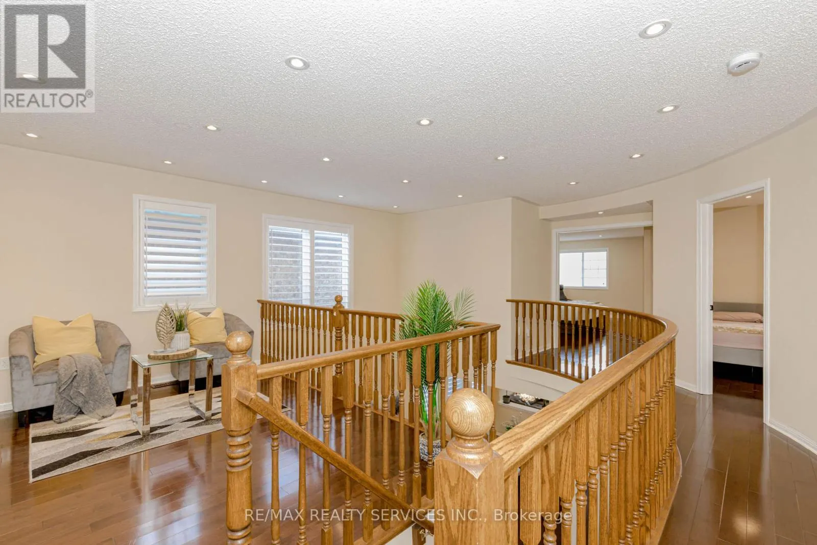 3906 ROSANNA DRIVE