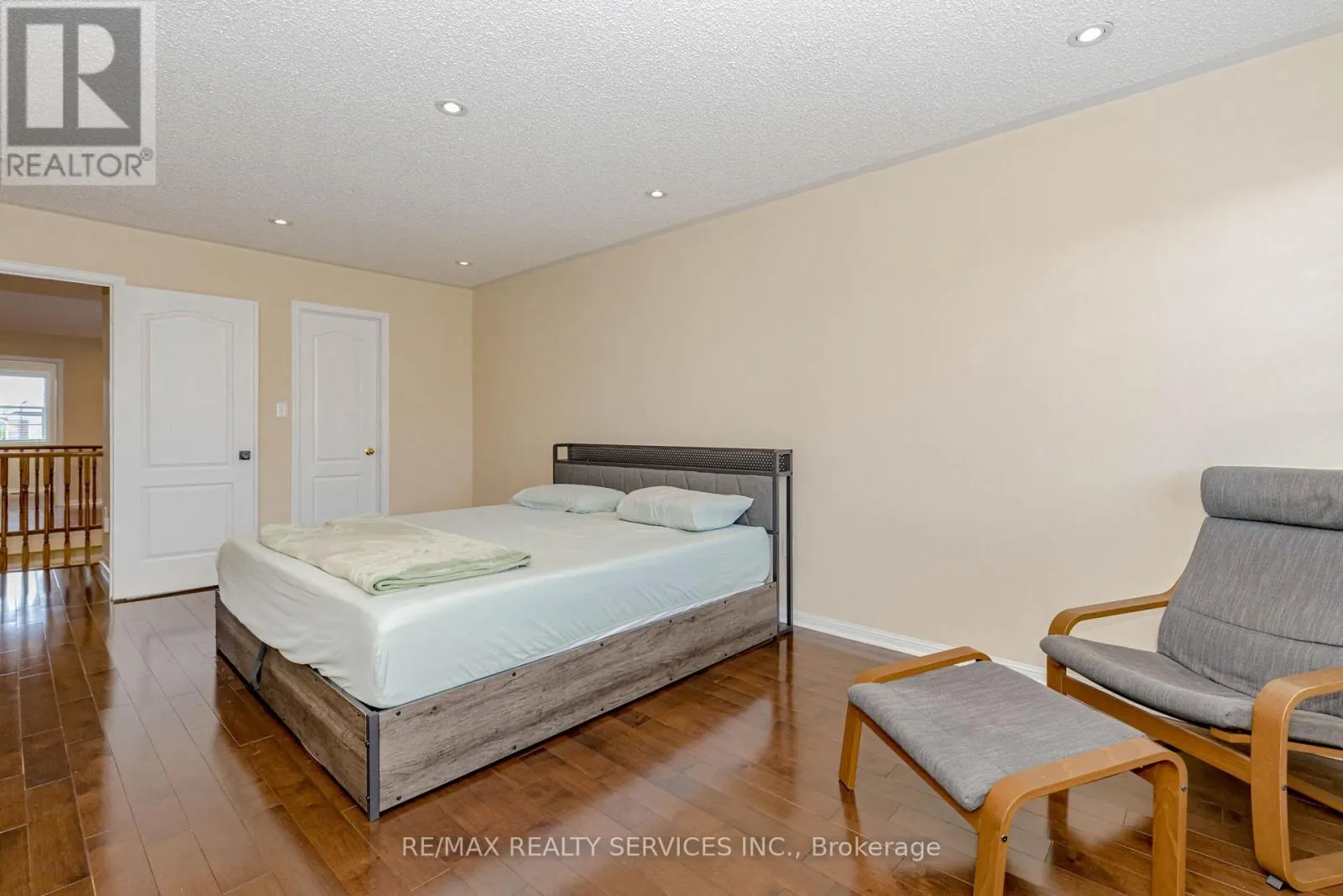 3906 ROSANNA DRIVE
