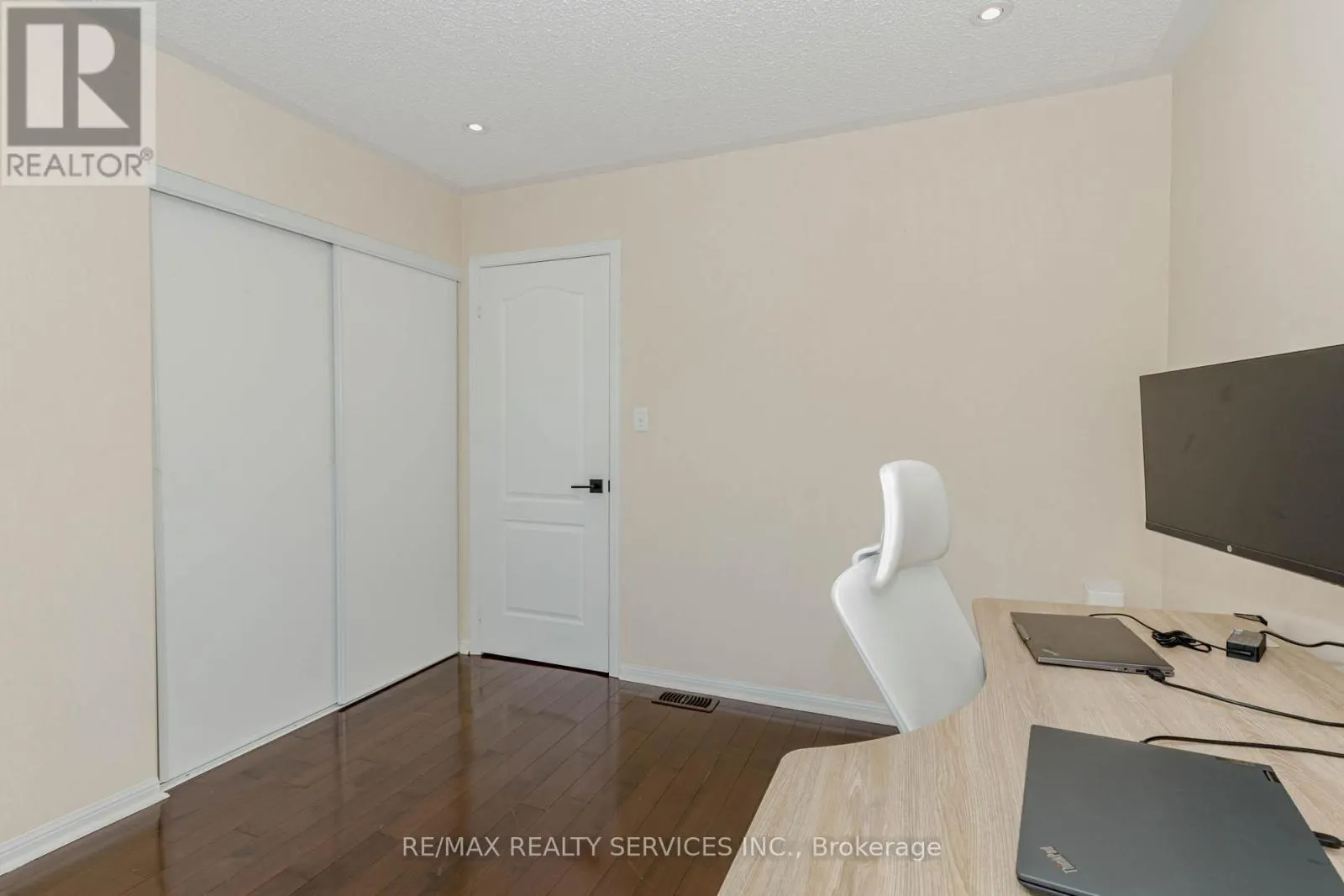 3906 ROSANNA DRIVE
