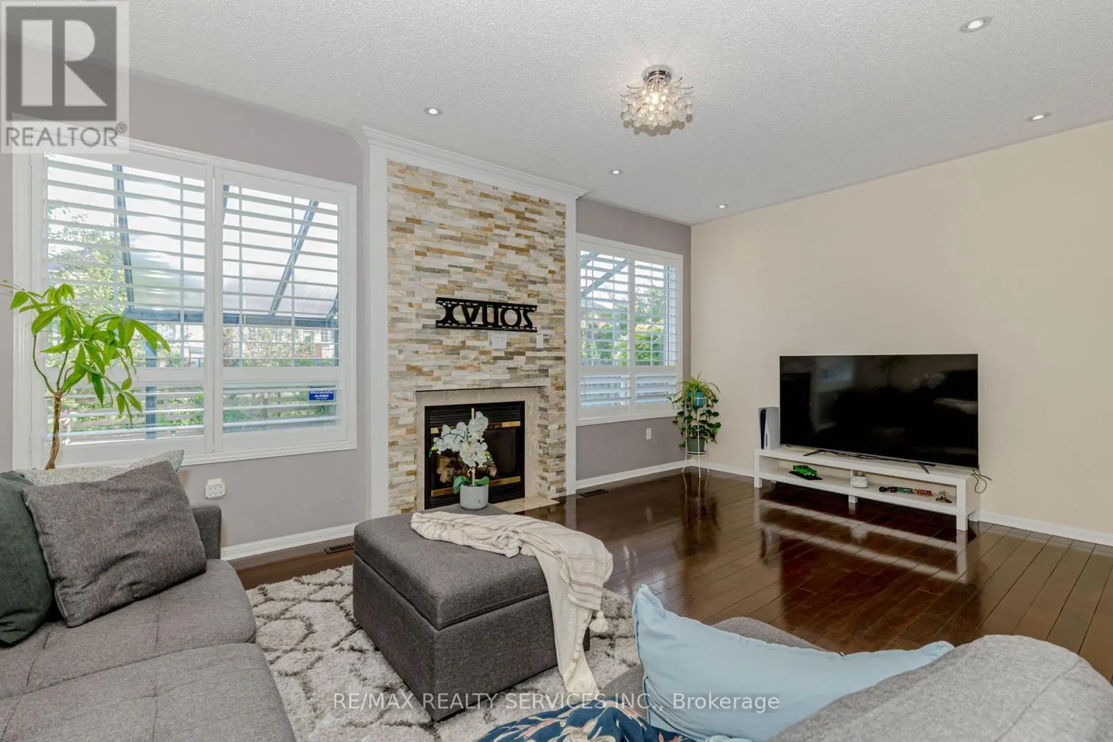 3906 ROSANNA DRIVE