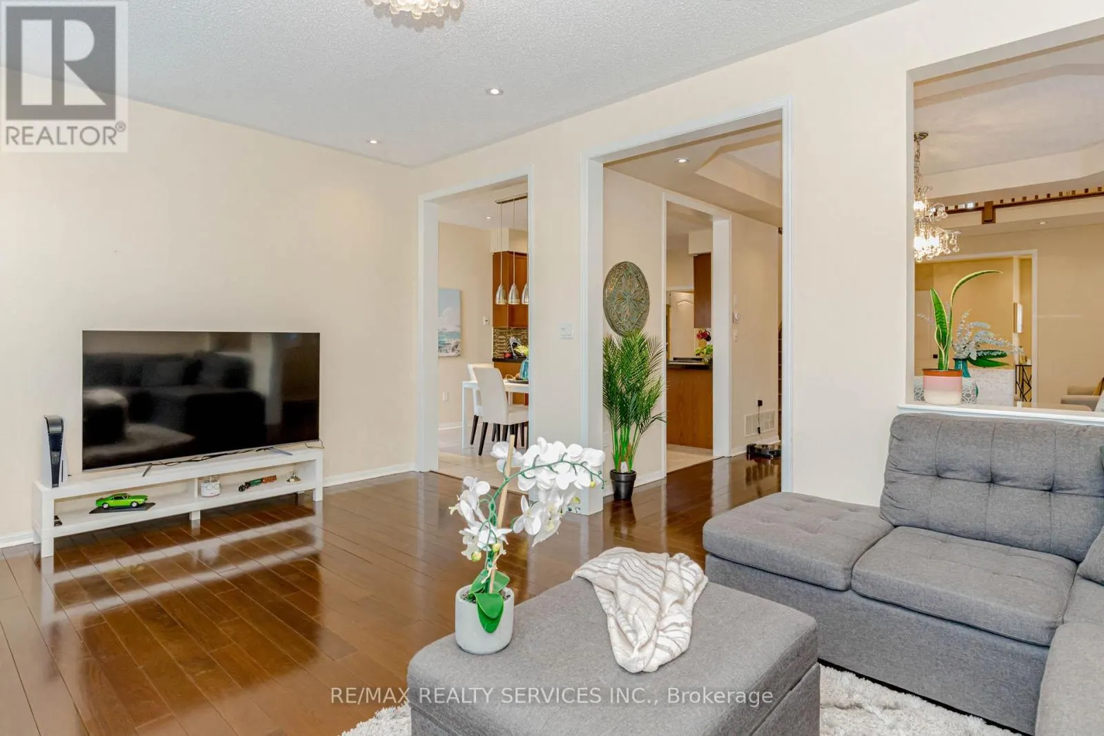 3906 ROSANNA DRIVE