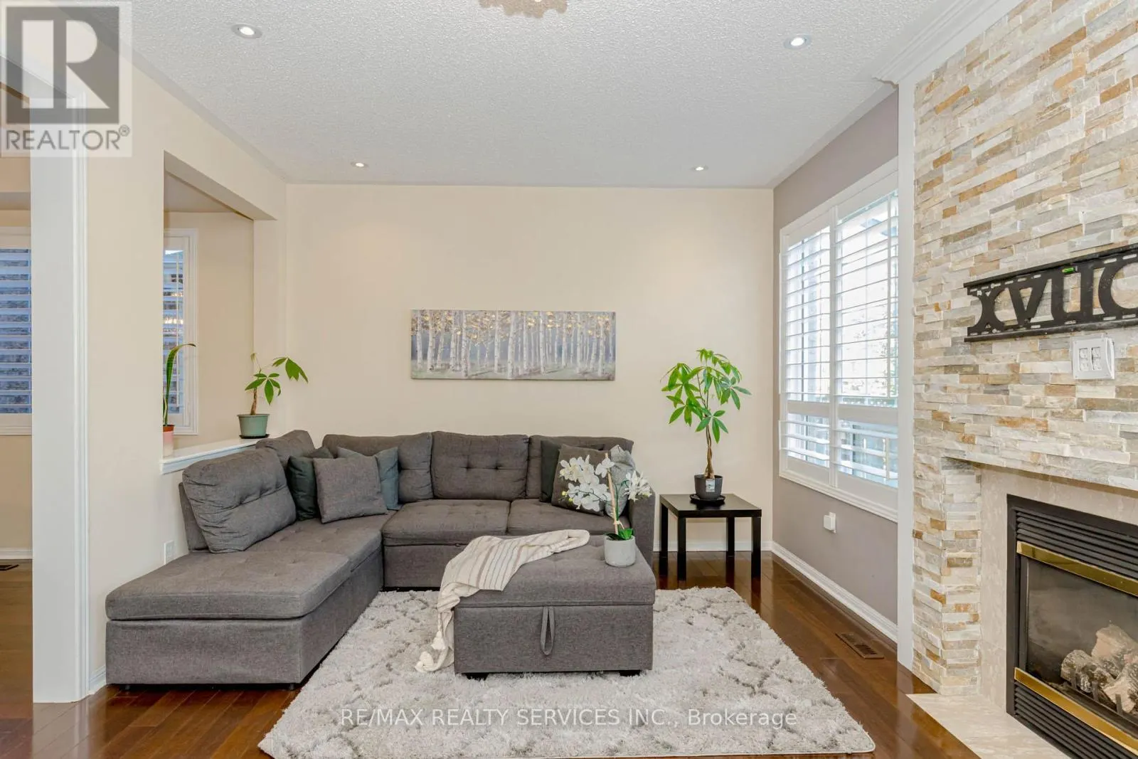 3906 ROSANNA DRIVE