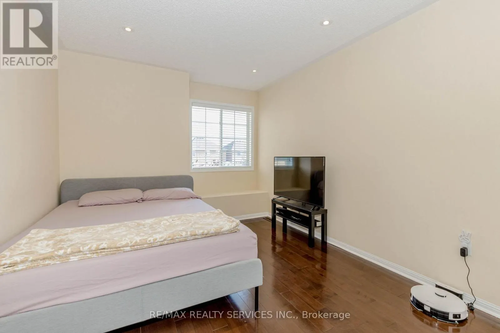 3906 ROSANNA DRIVE