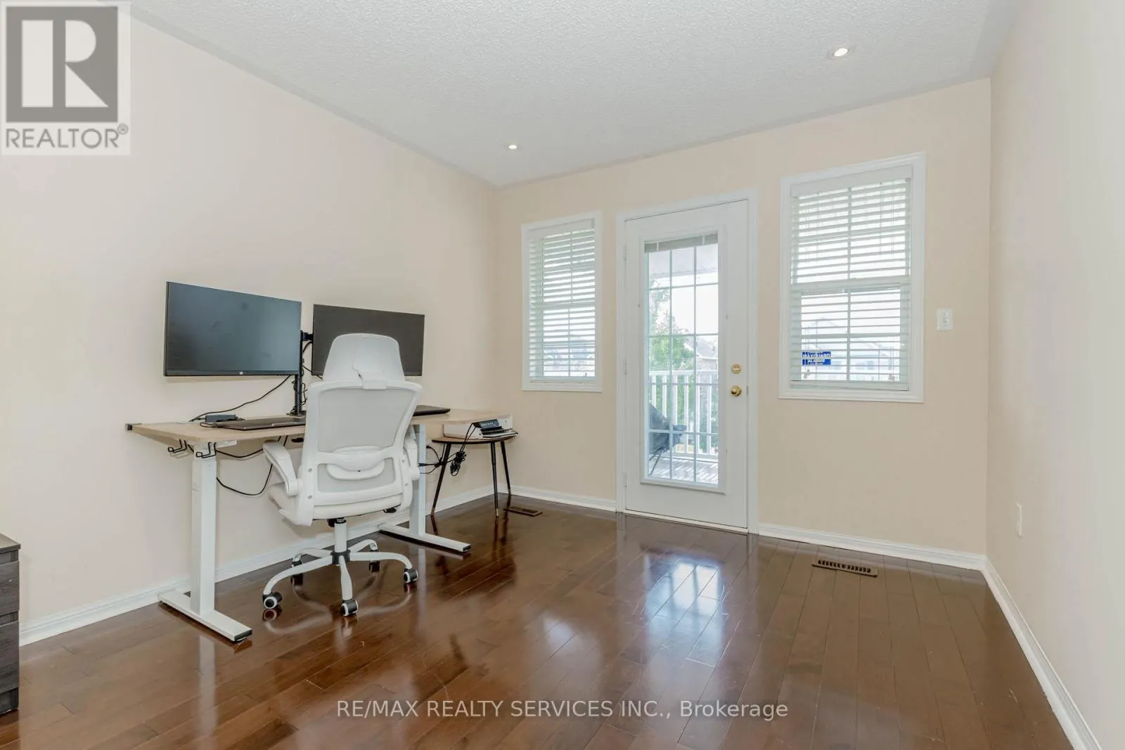 3906 ROSANNA DRIVE