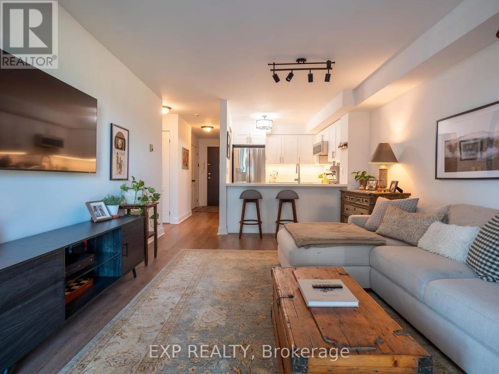 501 - 2111 LAKESHORE BOULEVARD W