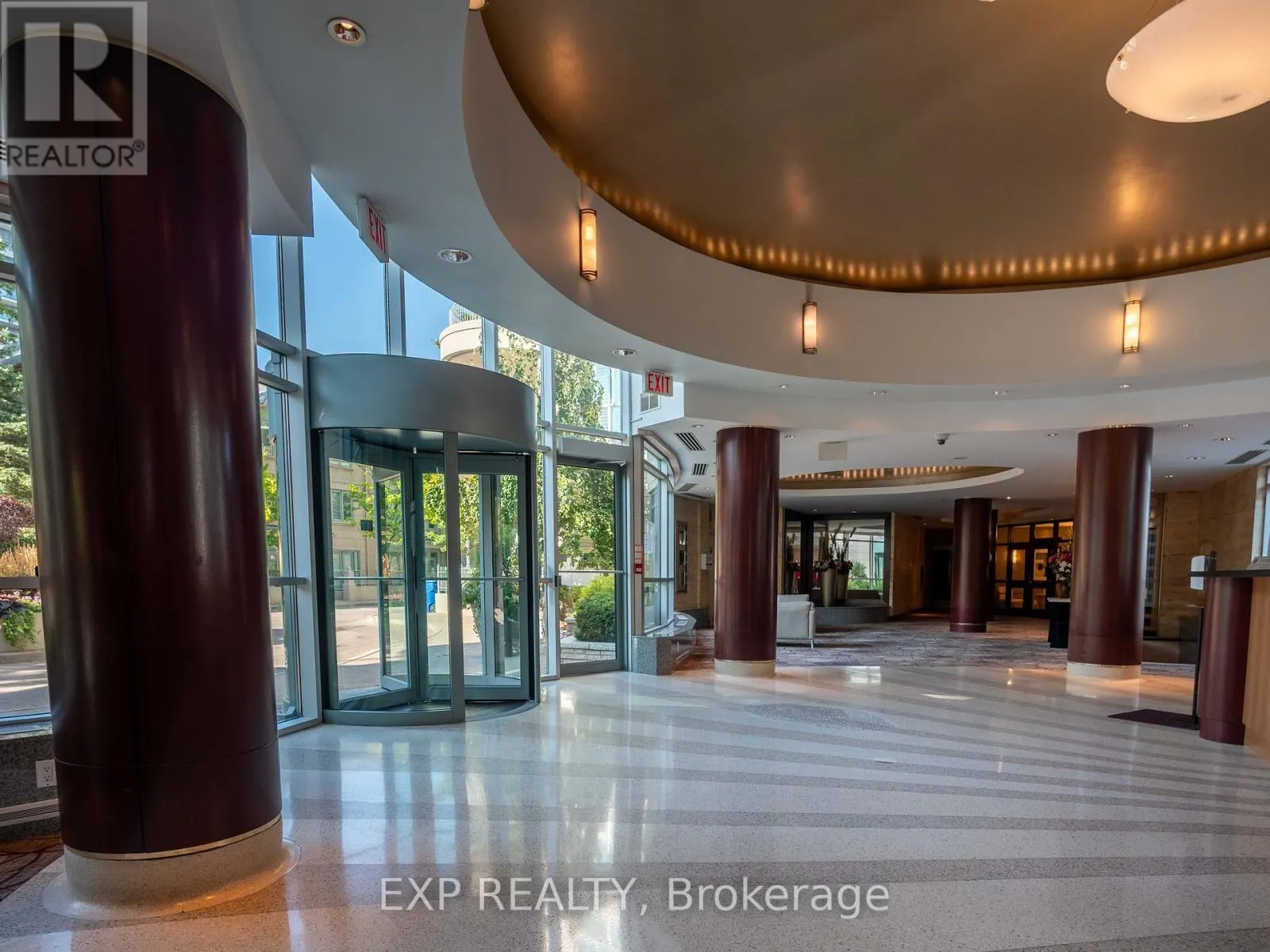 501 - 2111 LAKESHORE BOULEVARD W