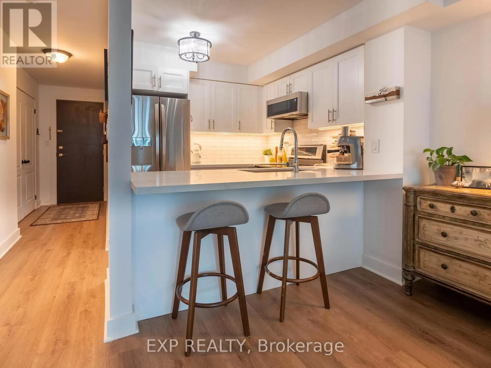501 - 2111 LAKESHORE BOULEVARD W