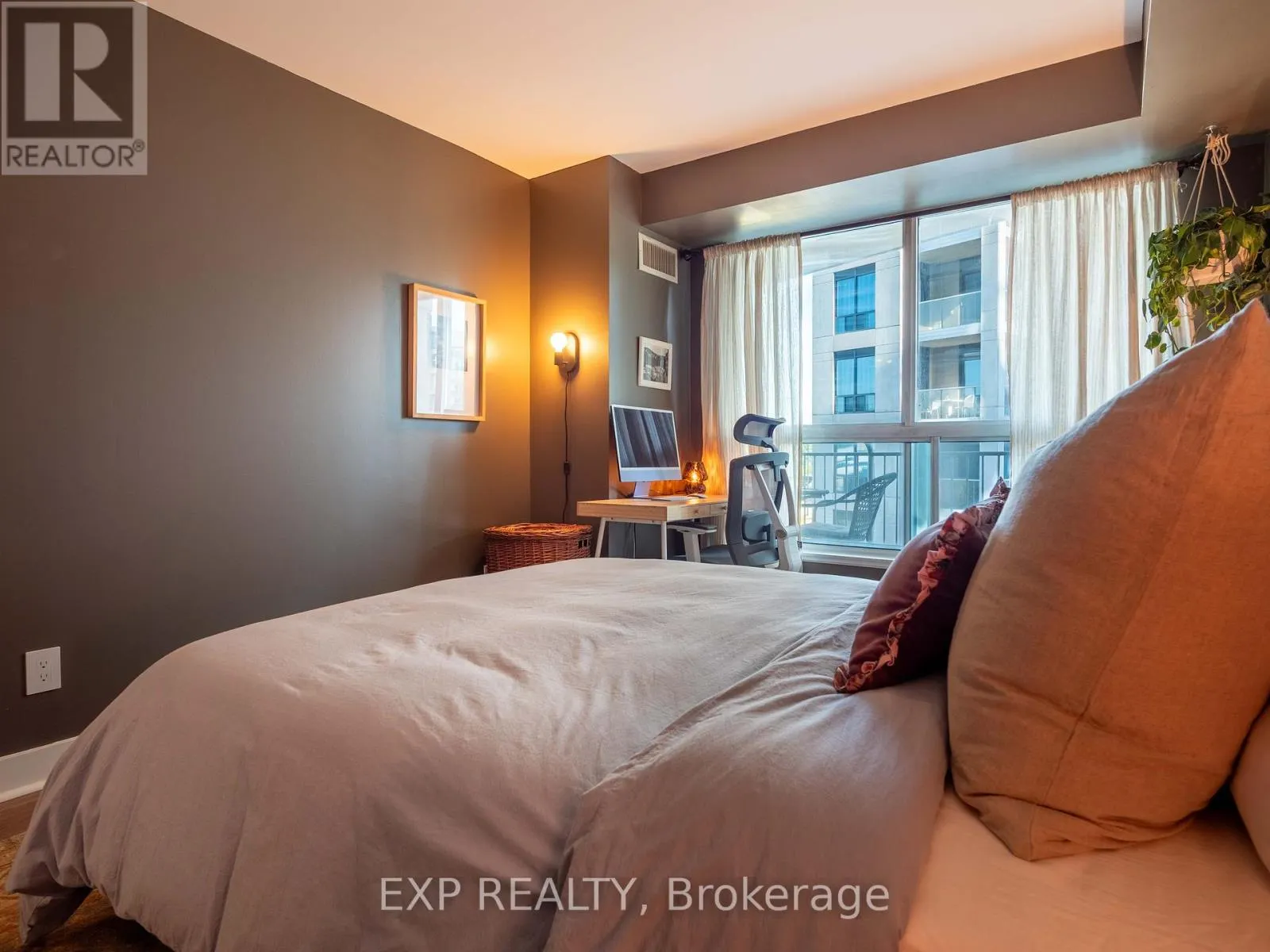 501 - 2111 LAKESHORE BOULEVARD W